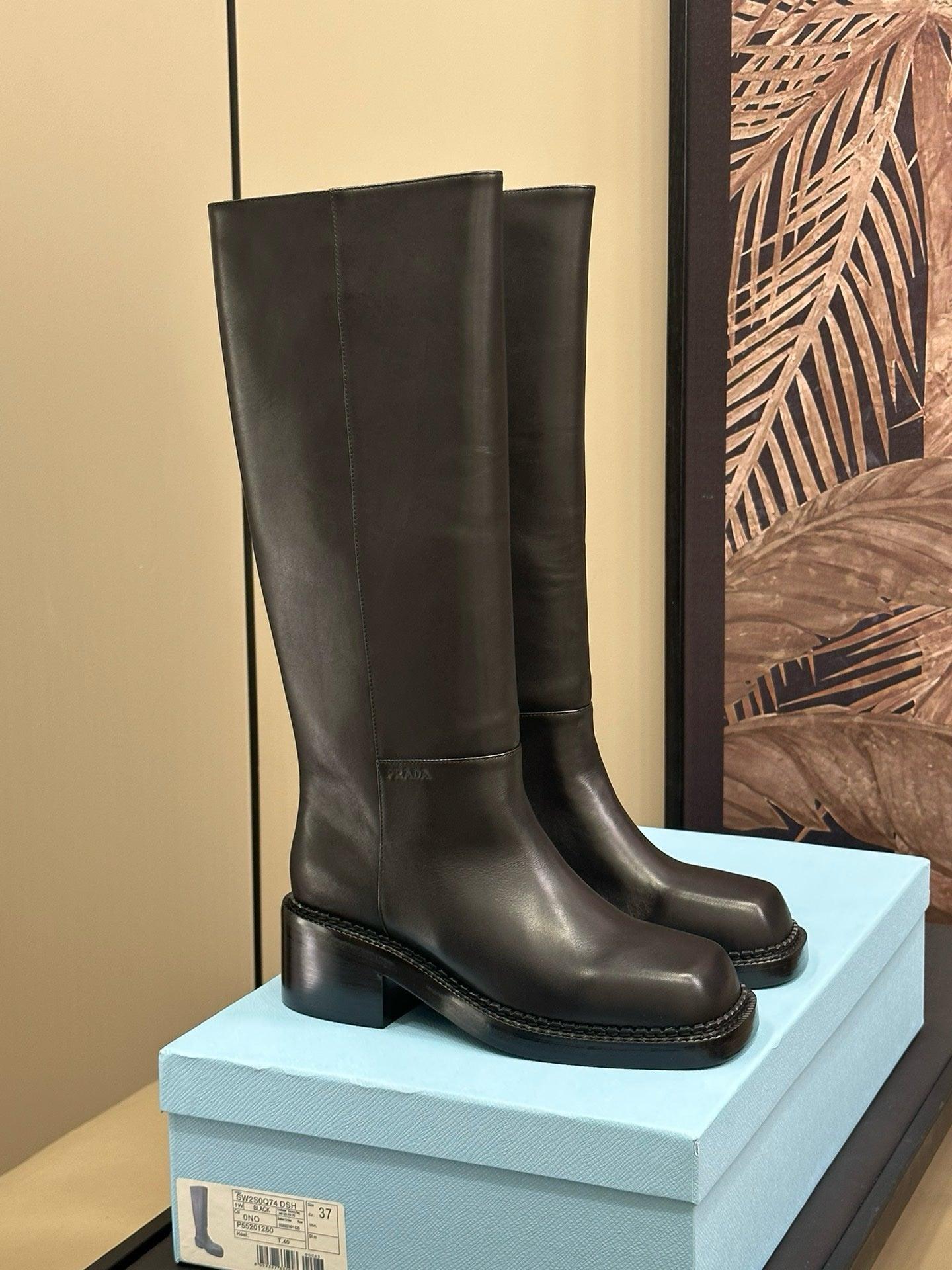 Prada Podyum Tarzı Yüksek Çizmeler - Glimmer of Luxury