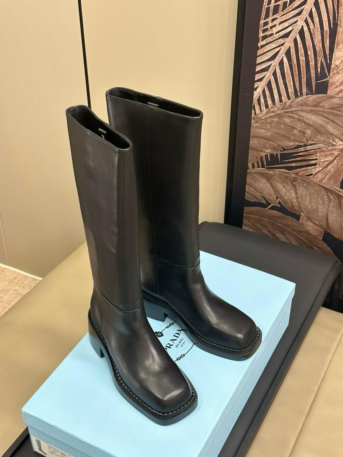 Prada Podyum Tarzı Yüksek Çizmeler - Glimmer of Luxury