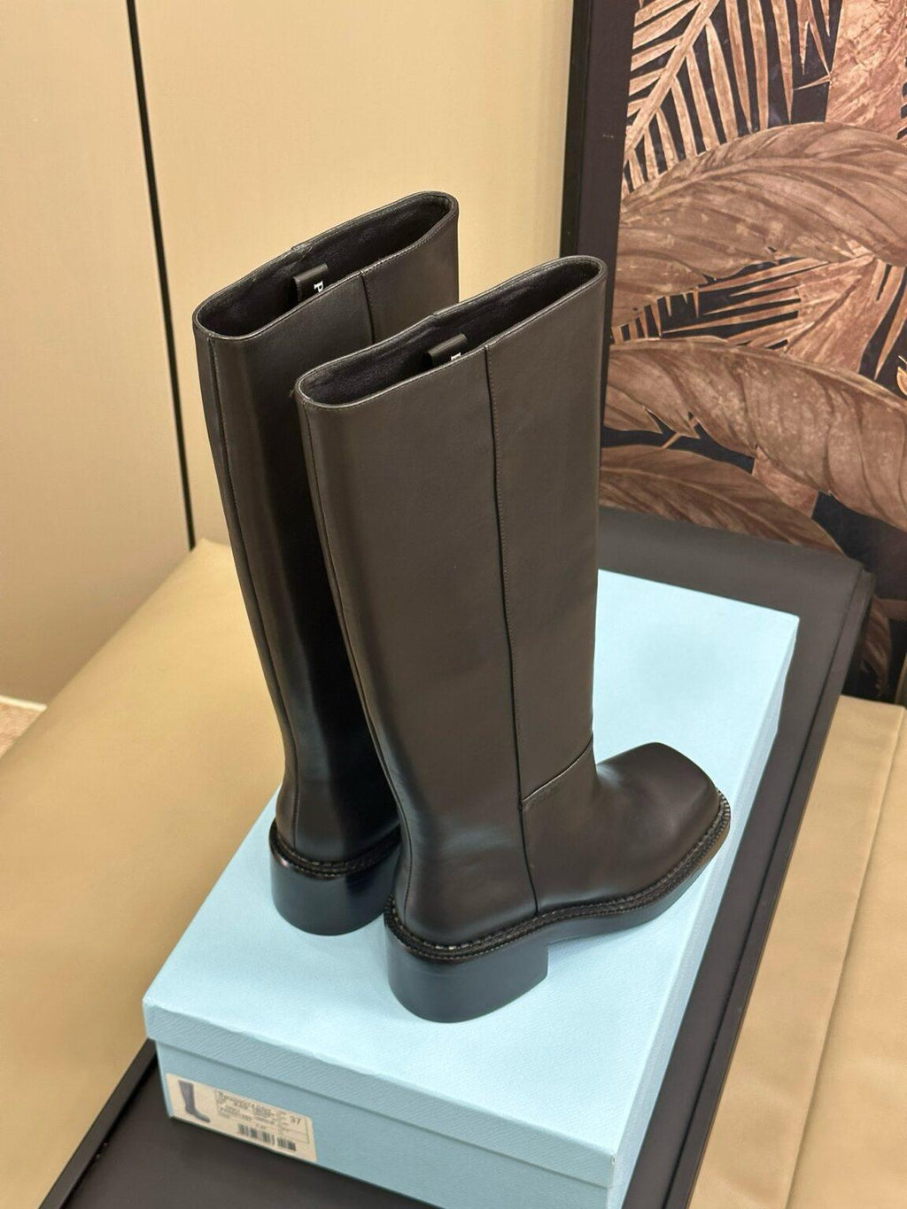 Prada Podyum Tarzı Yüksek Çizmeler - Glimmer of Luxury