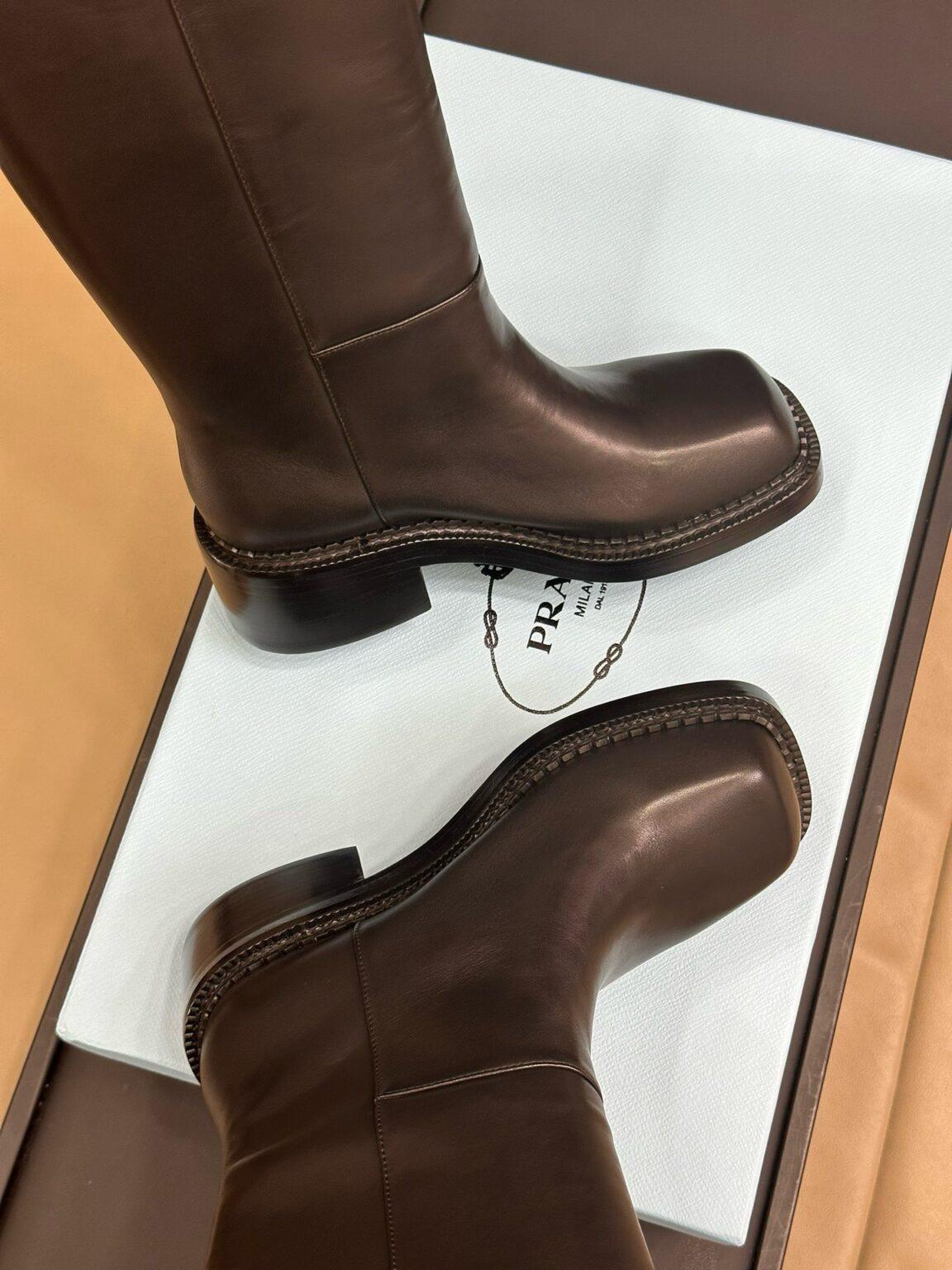 Prada Podyum Tarzı Yüksek Çizmeler - Glimmer of Luxury