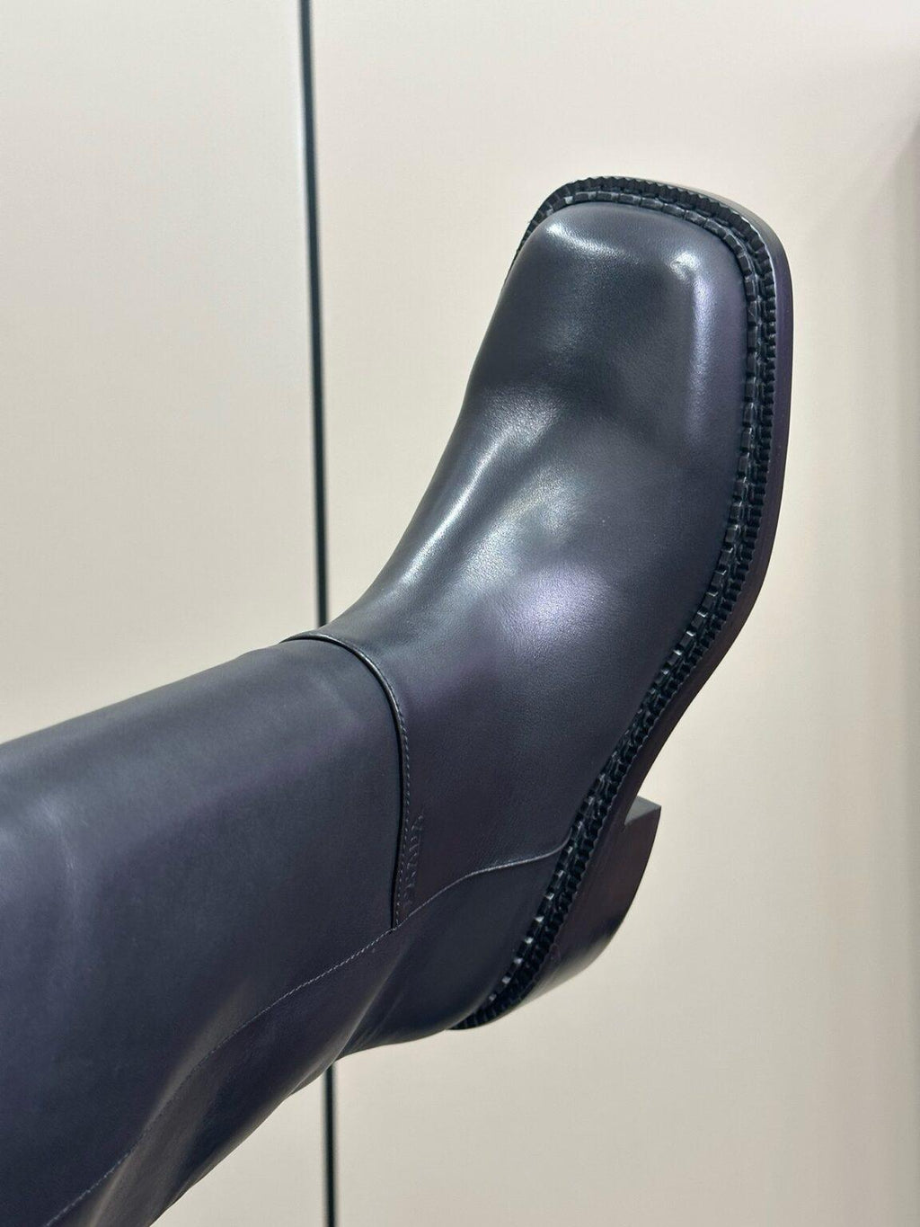 Prada Podyum Tarzı Yüksek Çizmeler - Glimmer of Luxury