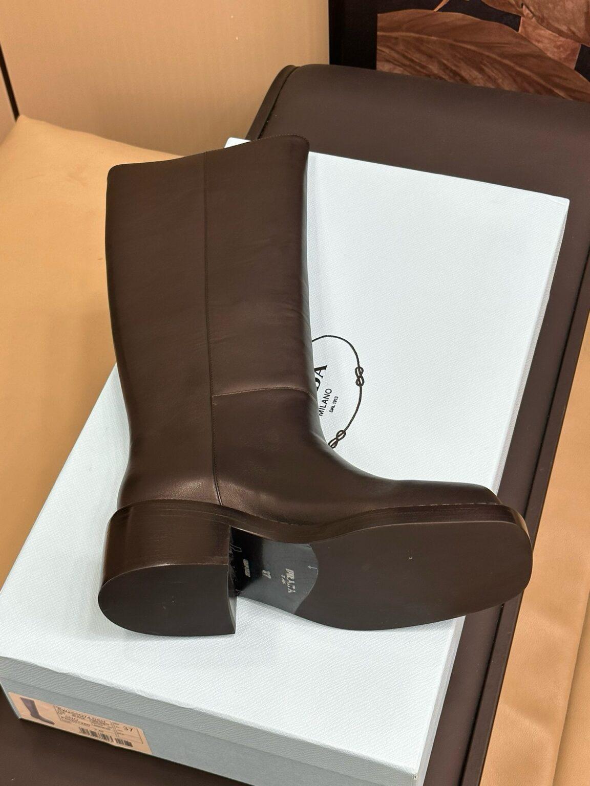 Prada Podyum Tarzı Yüksek Çizmeler - Glimmer of Luxury