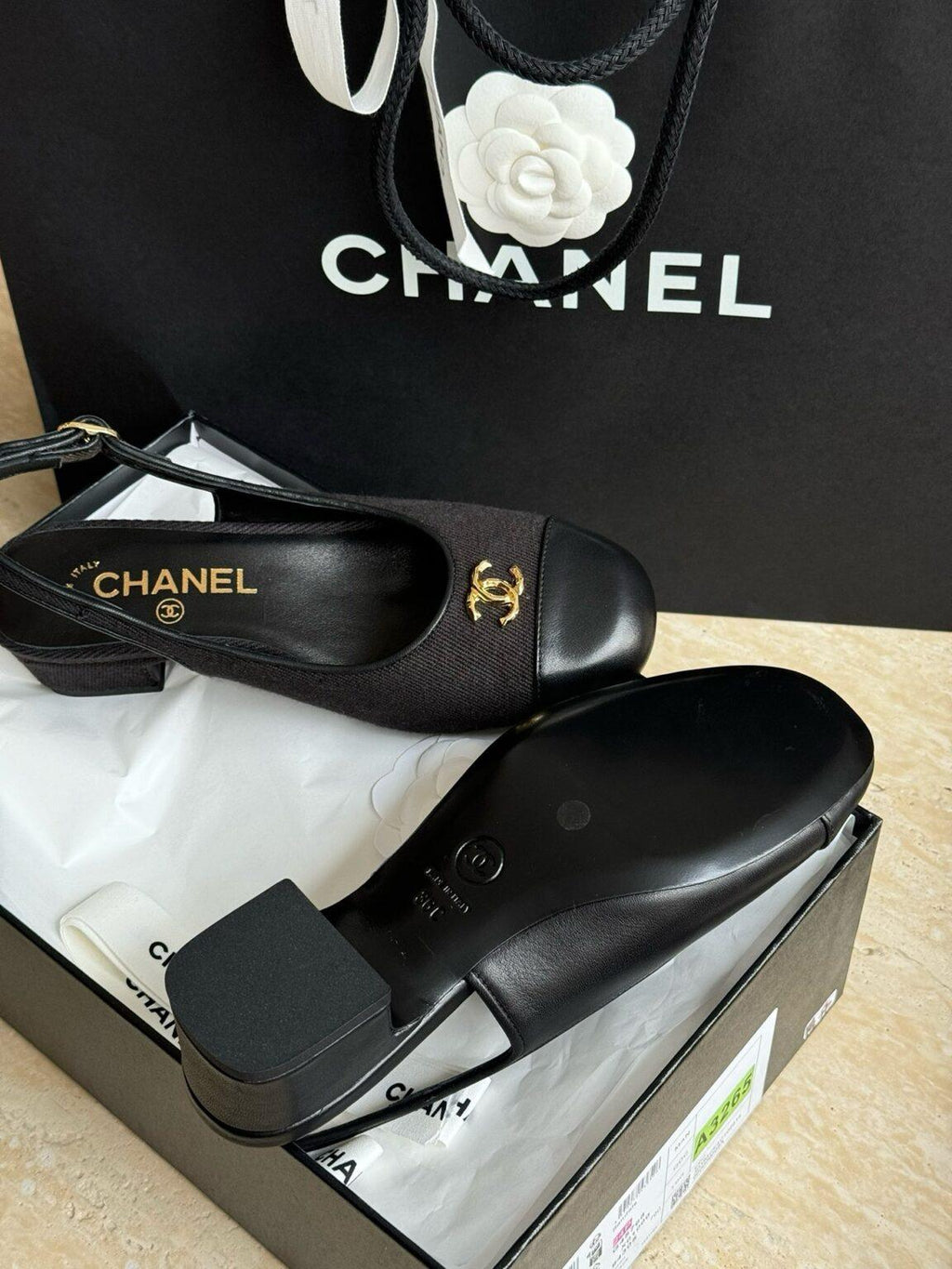 Chanel 2024 Yün ve Dana Derisi Arkadan Bağlamalı Ayakkabılar - Glimmer of Luxury