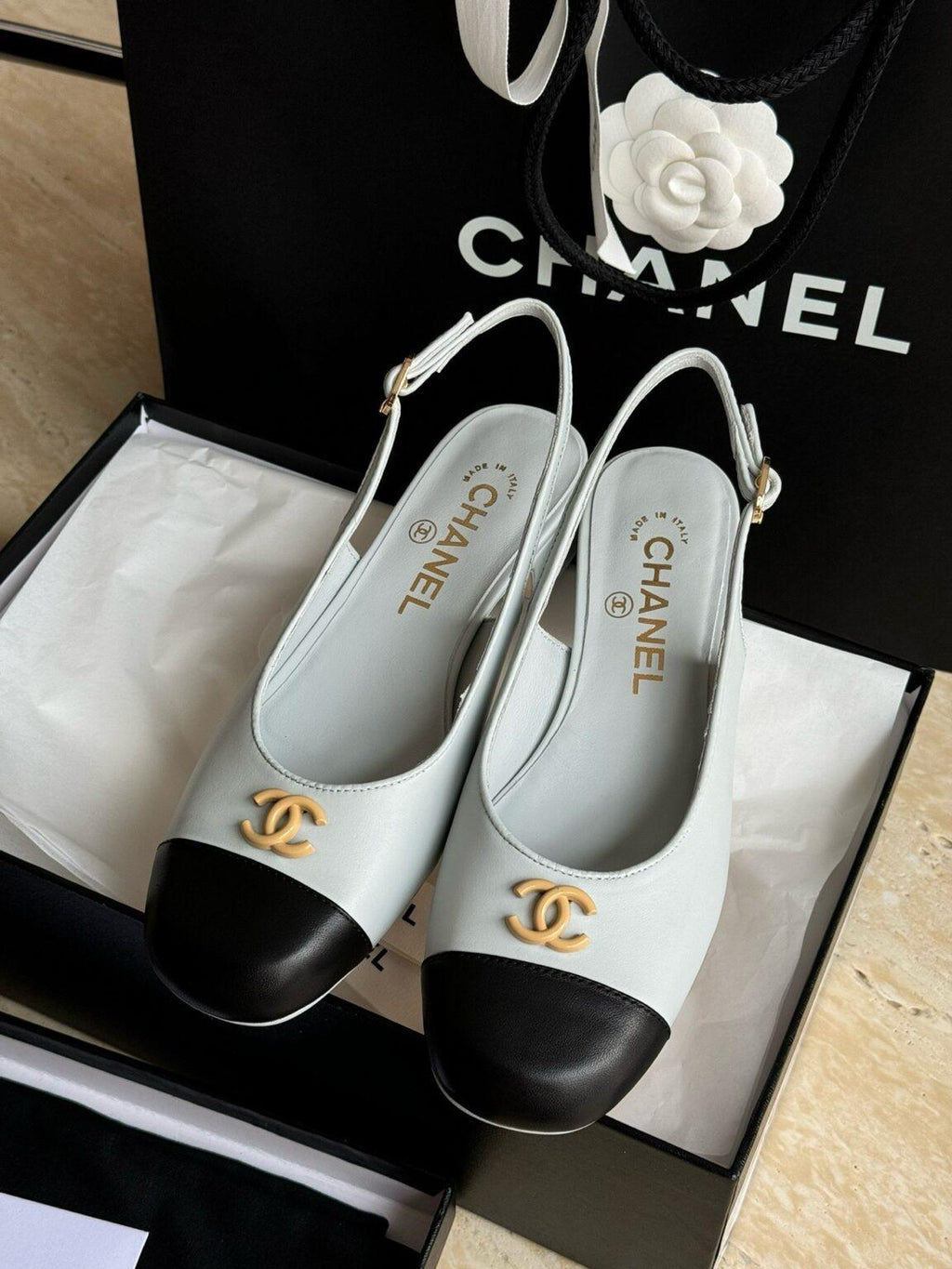 Chanel 2024 Yün ve Dana Derisi Arkadan Bağlamalı Ayakkabılar - Glimmer of Luxury