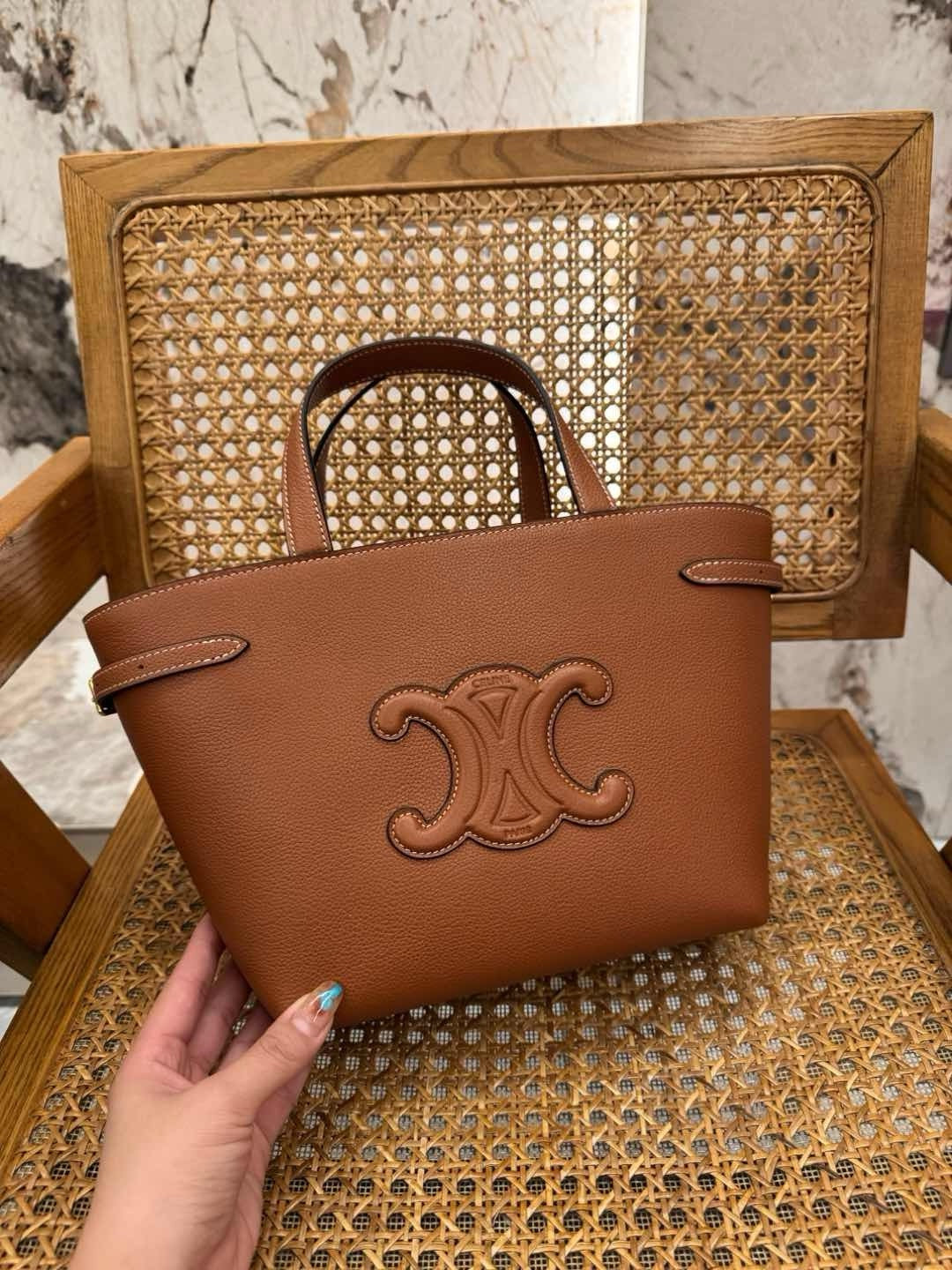 Celine Cabas Anaïs Taneli Dana Derisinden - Glimmer of Luxury