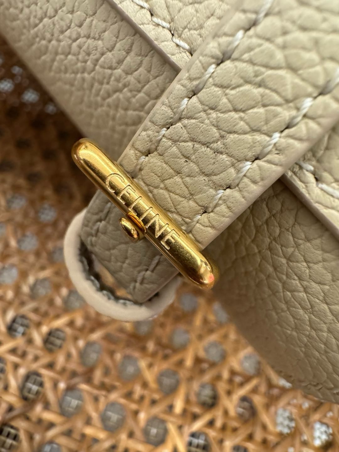 Celine Cabas Anaïs Taneli Dana Derisinden - Glimmer of Luxury