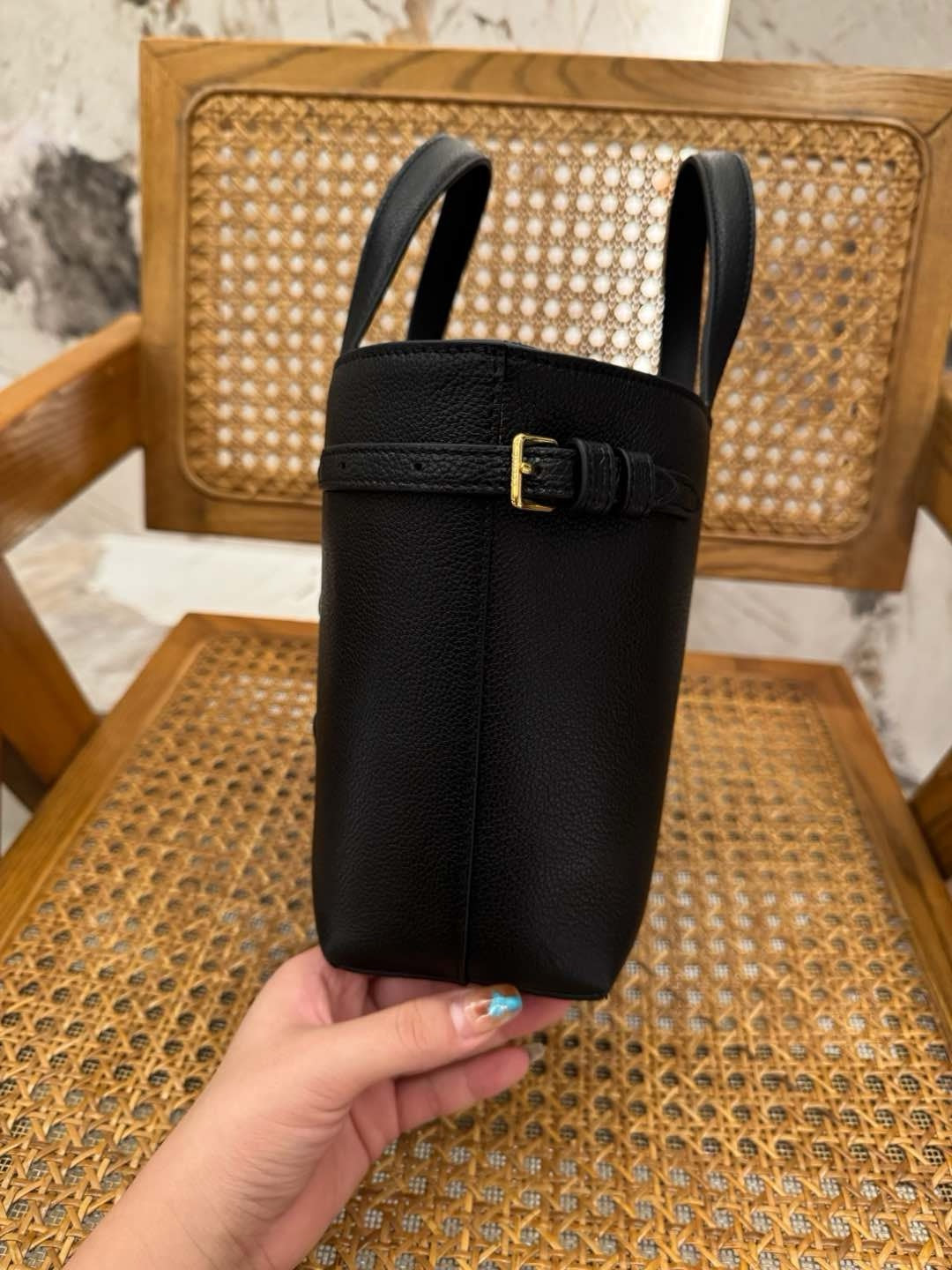 Celine Cabas Anaïs Taneli Dana Derisinden - Glimmer of Luxury