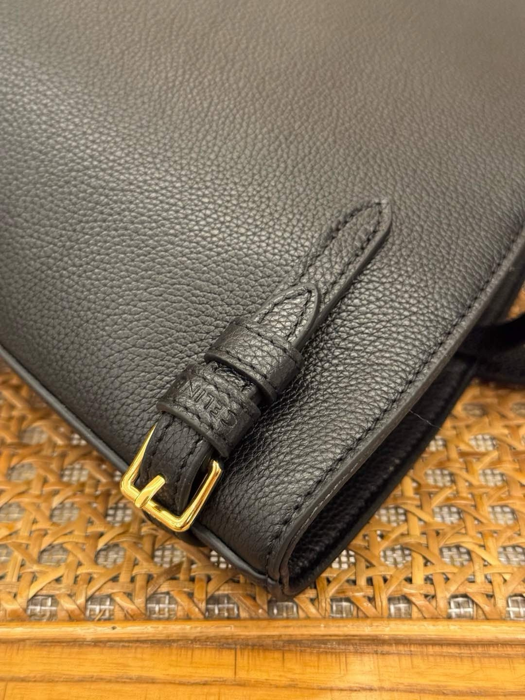 Celine Cabas Anaïs Taneli Dana Derisinden - Glimmer of Luxury