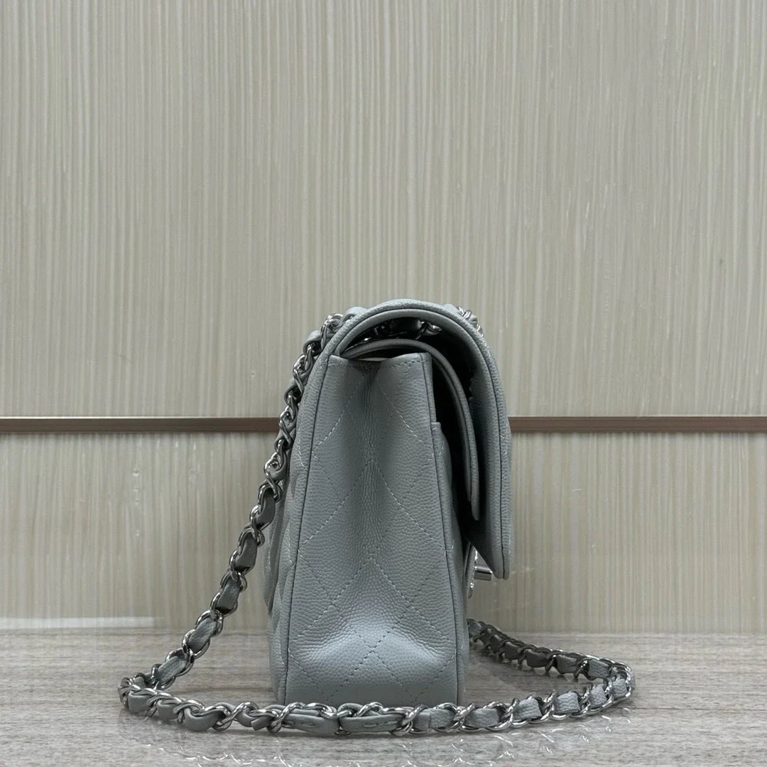 Chanel Flap Orta Boy Çanta Havyar Deri 2024 Açık Mavi - Glimmer of Luxury