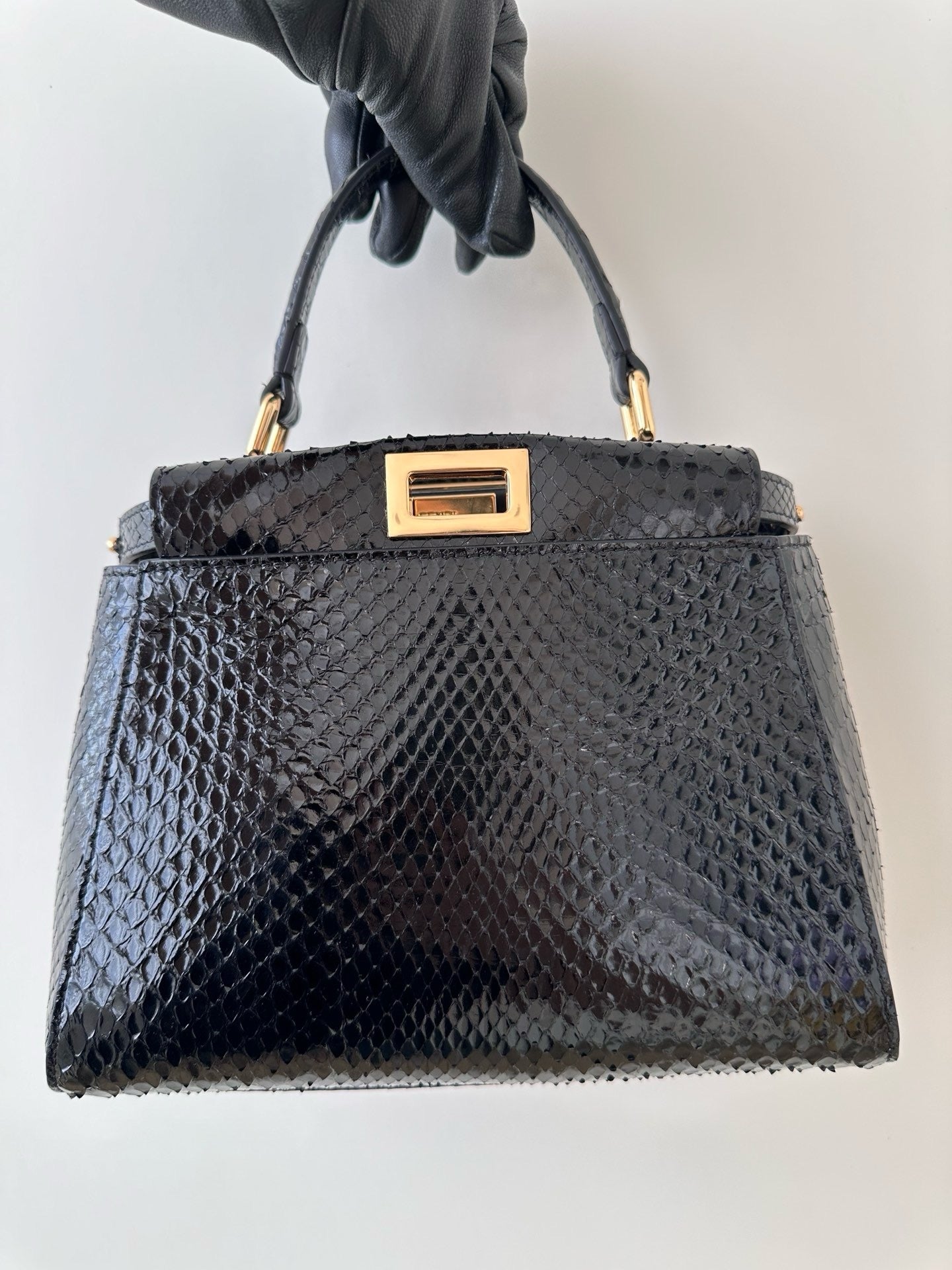 Fendi Peekaboo Mini Siyah Piton Deri Çanta - Glimmer of Luxury