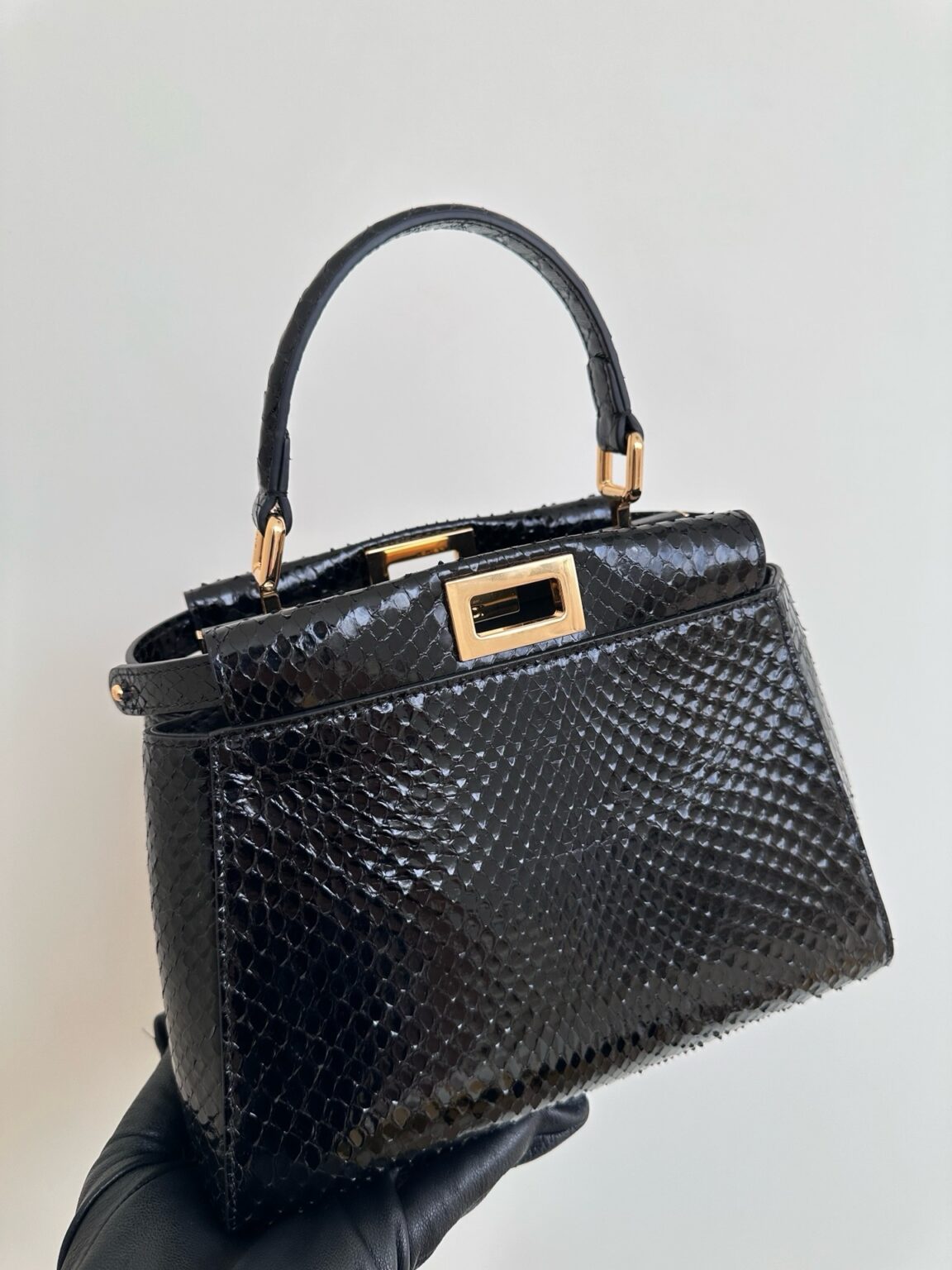 Fendi Peekaboo Mini Siyah Piton Deri Çanta - Glimmer of Luxury