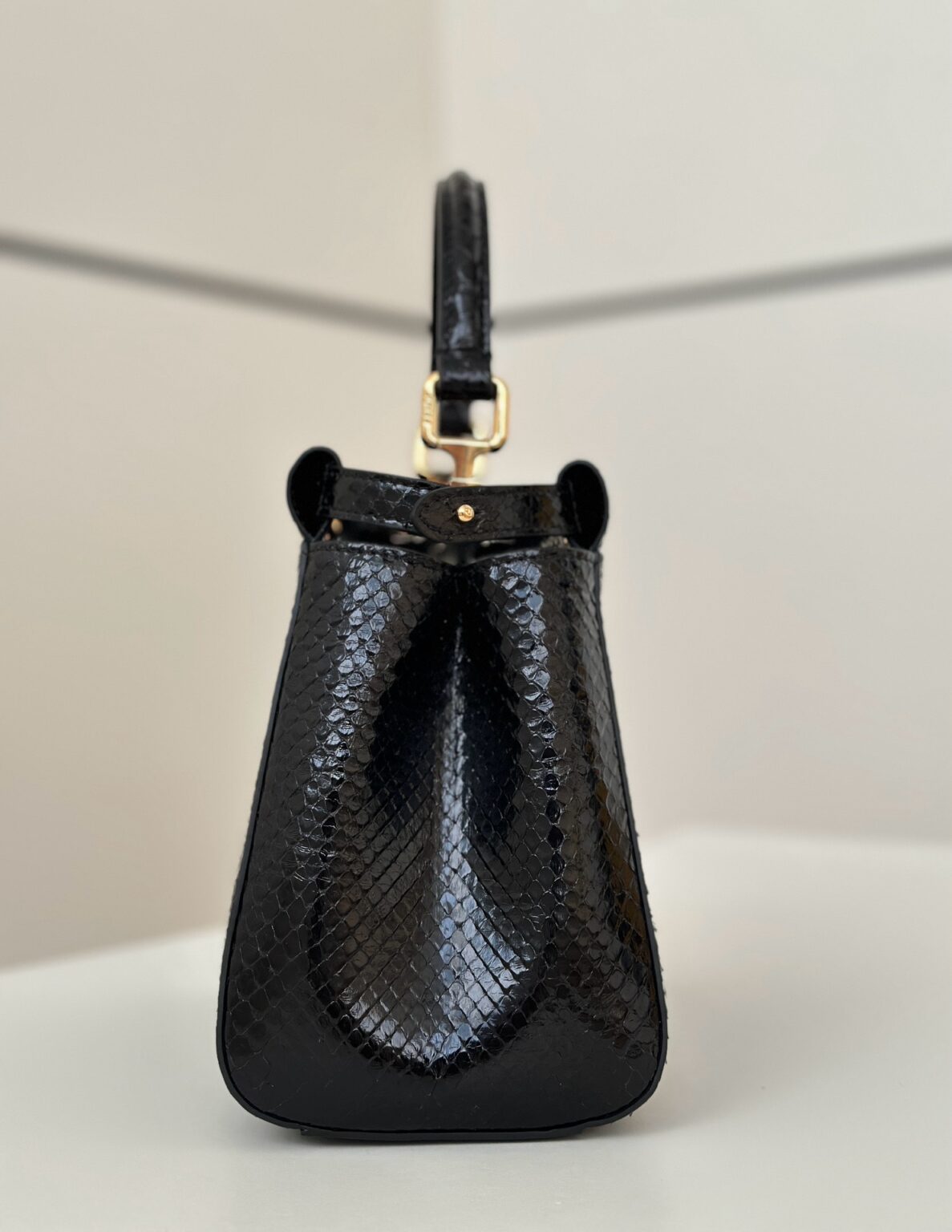 Fendi Peekaboo Mini Siyah Piton Deri Çanta - Glimmer of Luxury