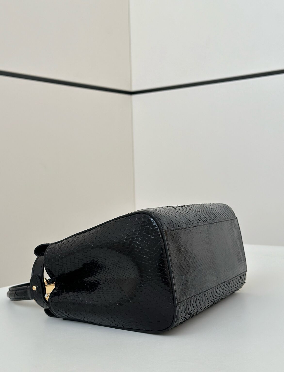 Fendi Peekaboo Mini Siyah Piton Deri Çanta - Glimmer of Luxury