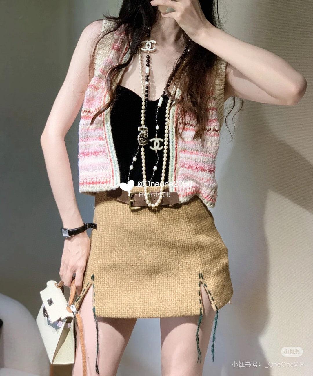 Chanel 2024 Renkli İplikli Çizgili Örgü Yelek - Glimmer of Luxury