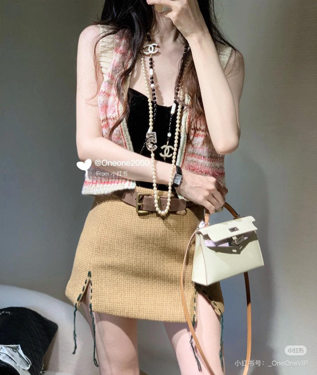 Chanel 2024 Renkli İplikli Çizgili Örgü Yelek - Glimmer of Luxury