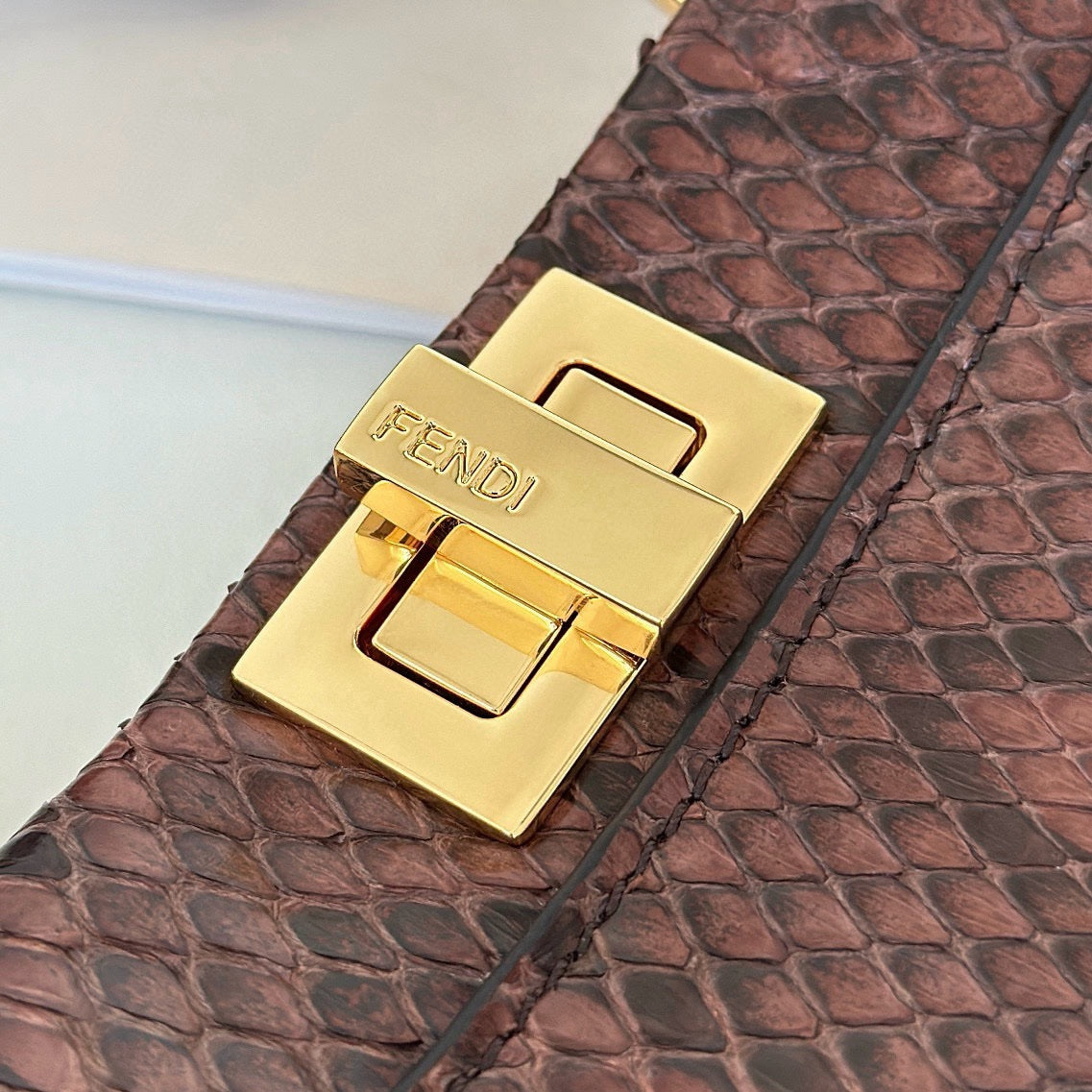 Fendi Peekaboo Mini Siyah Piton Deri Çanta - Glimmer of Luxury