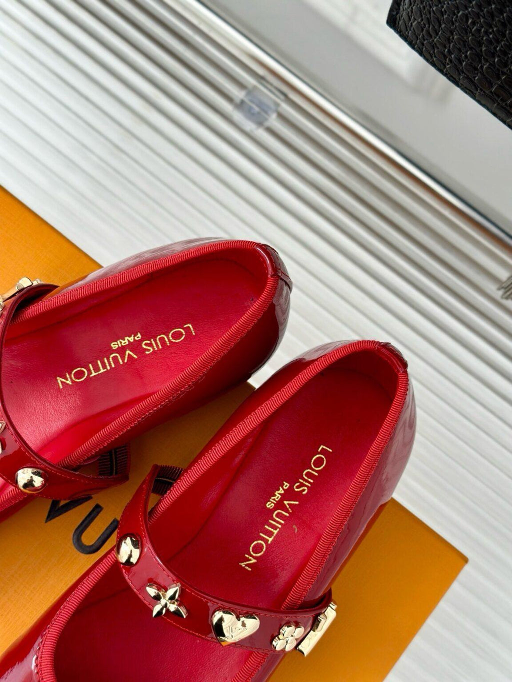 Louis Vuitton Romy Düz Balerin - Glimmer of Luxury