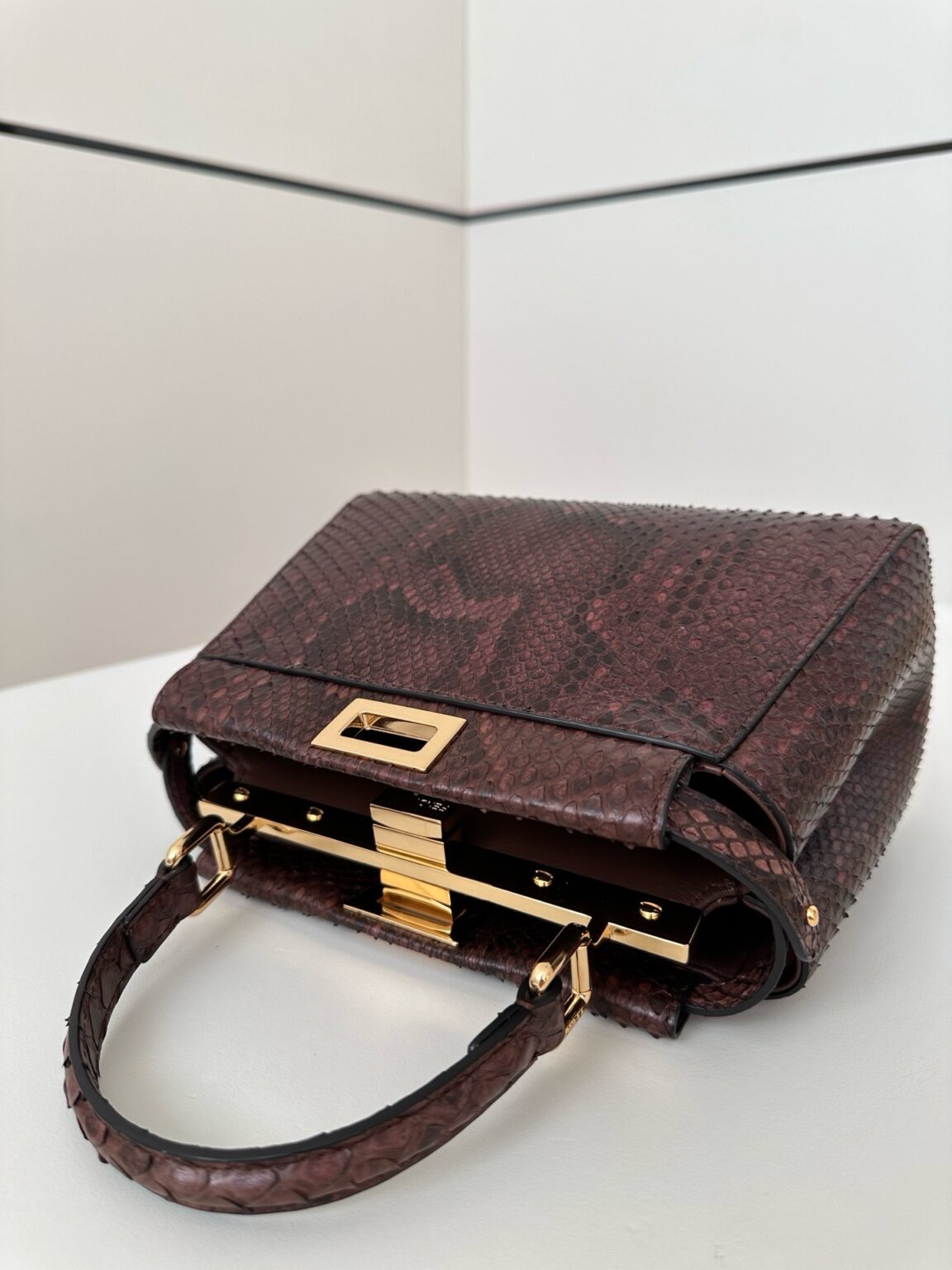 Fendi Peekaboo Mini Siyah Piton Deri Çanta - Glimmer of Luxury