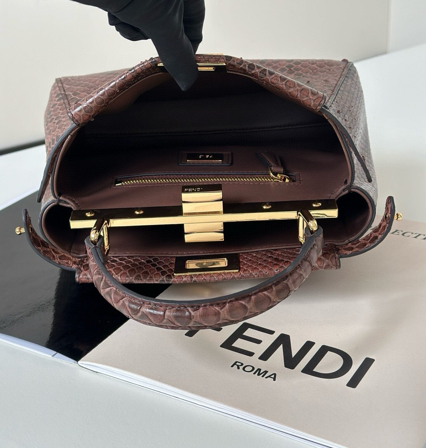 Fendi Peekaboo Mini Siyah Piton Deri Çanta - Glimmer of Luxury