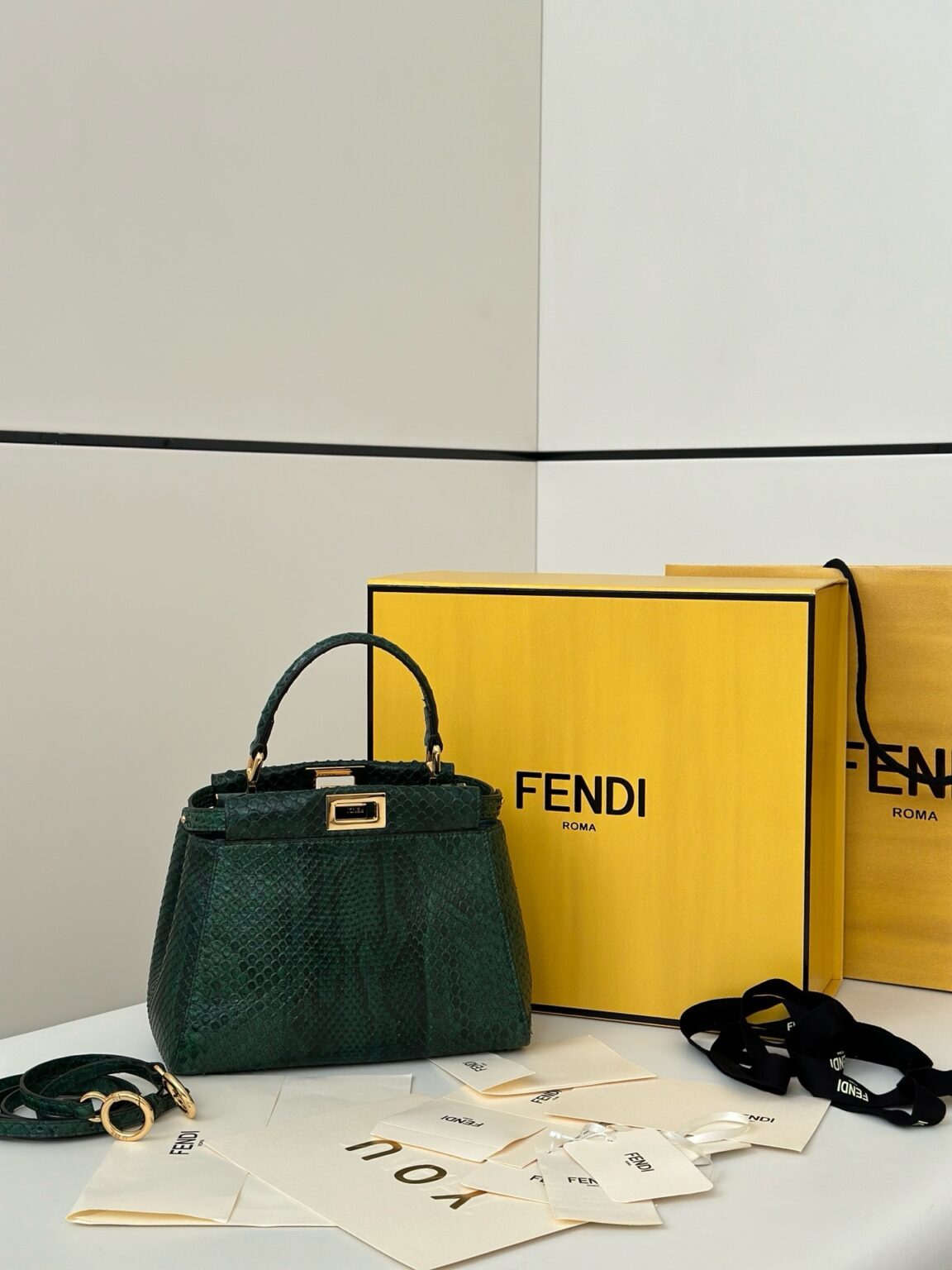 Fendi Peekaboo Mini Siyah Piton Deri Çanta - Glimmer of Luxury