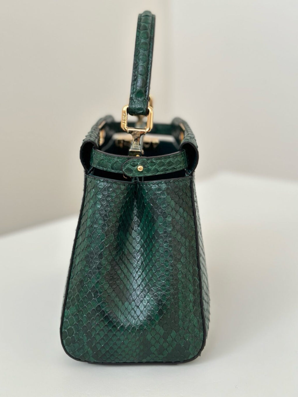 Fendi Peekaboo Mini Siyah Piton Deri Çanta - Glimmer of Luxury