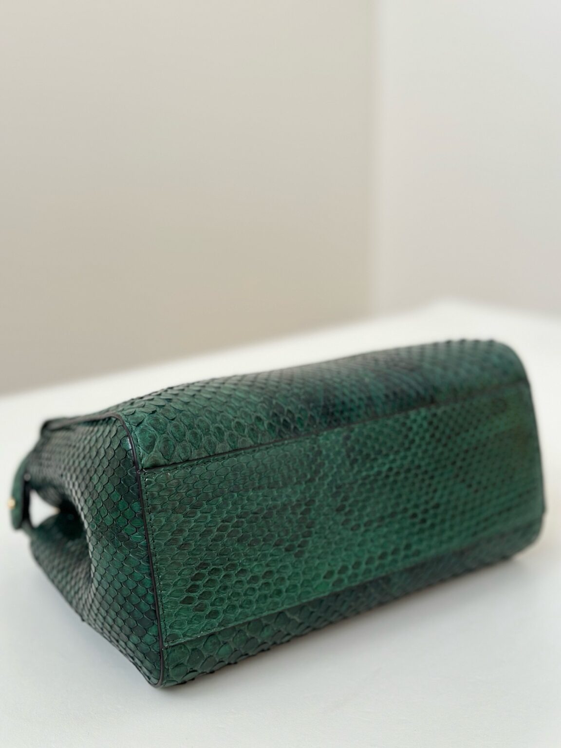 Fendi Peekaboo Mini Siyah Piton Deri Çanta - Glimmer of Luxury