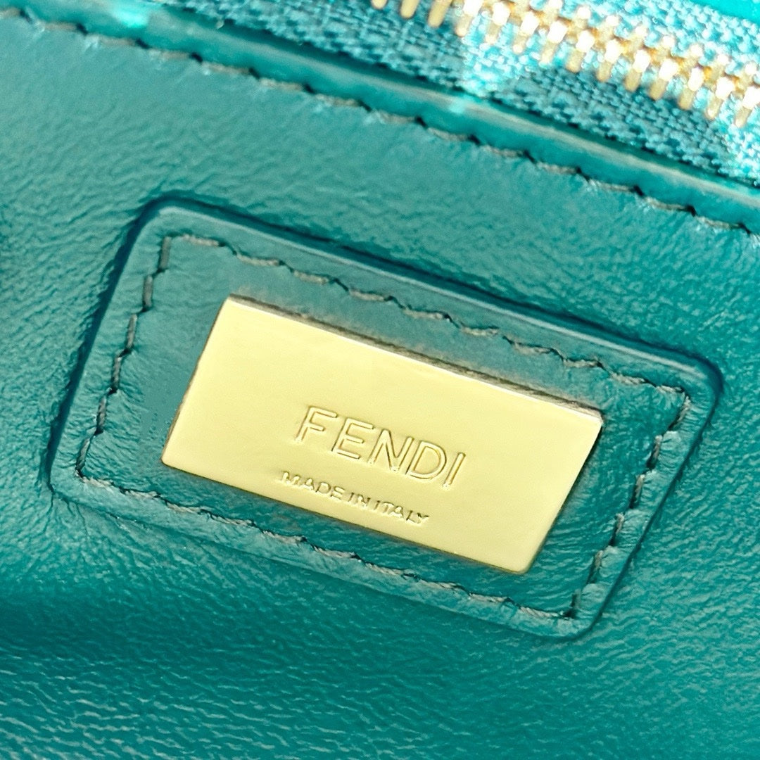 Fendi Peekaboo Mini Siyah Piton Deri Çanta - Glimmer of Luxury