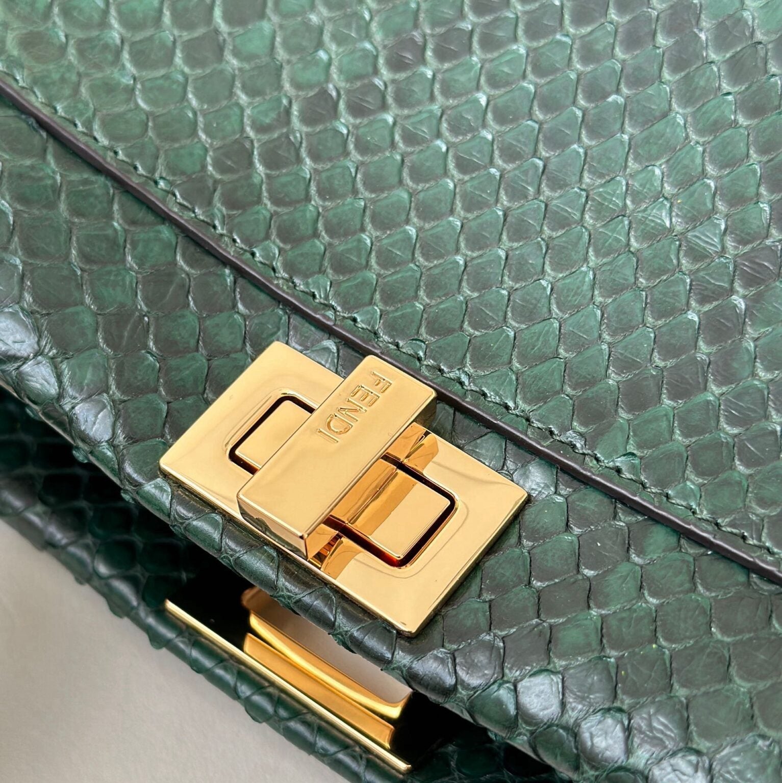 Fendi Peekaboo Mini Siyah Piton Deri Çanta - Glimmer of Luxury