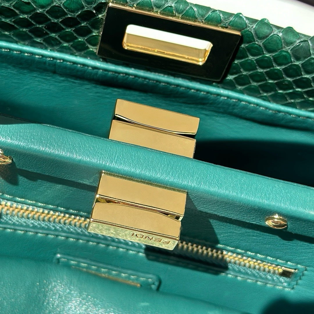 Fendi Peekaboo Mini Siyah Piton Deri Çanta - Glimmer of Luxury