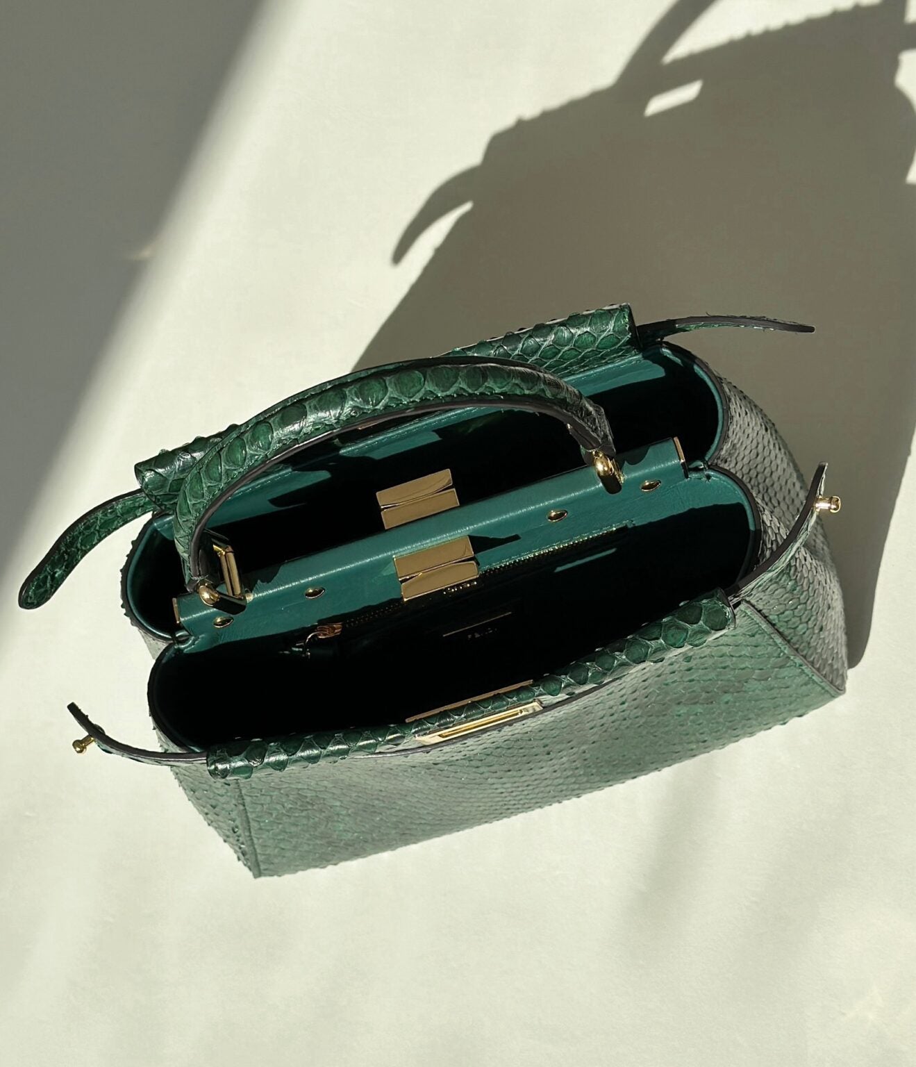 Fendi Peekaboo Mini Siyah Piton Deri Çanta - Glimmer of Luxury