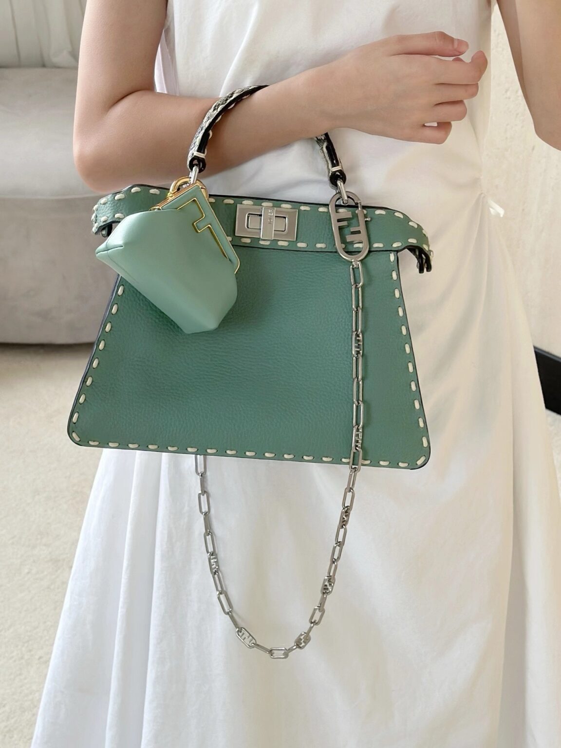 Fendi Peekaboo Mini ISeeU - Egzotik Detaylara Sahip Selleria Çanta - Glimmer of Luxury