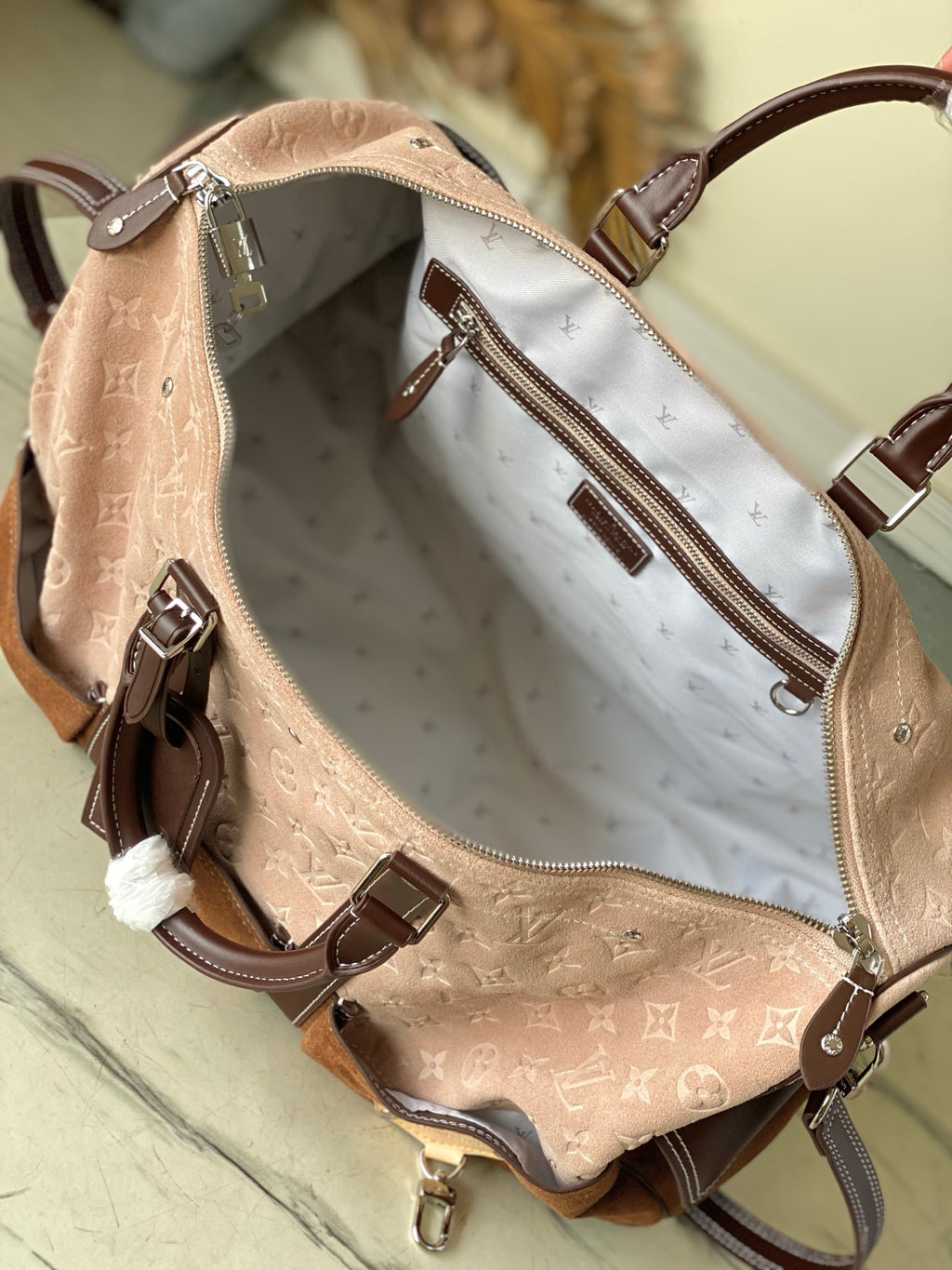 LV Keepall Bandoulière 50 – M26127 Design