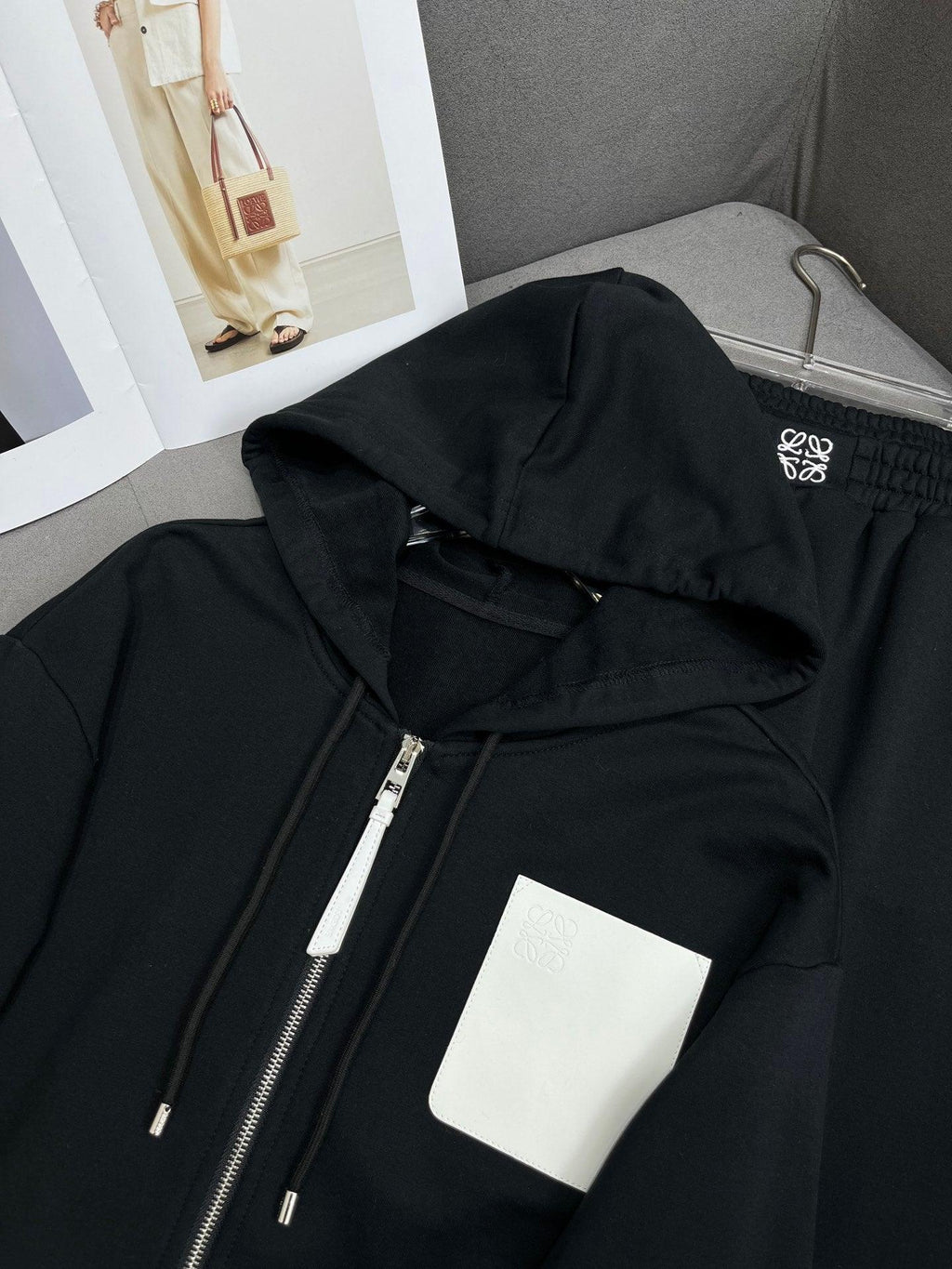 Loewe 24/SS Yeni Sonbahar ve Kış Kapüşonlu Ceket ve Geniş Paça Pantalonlu Takım - Glimmer of Luxury