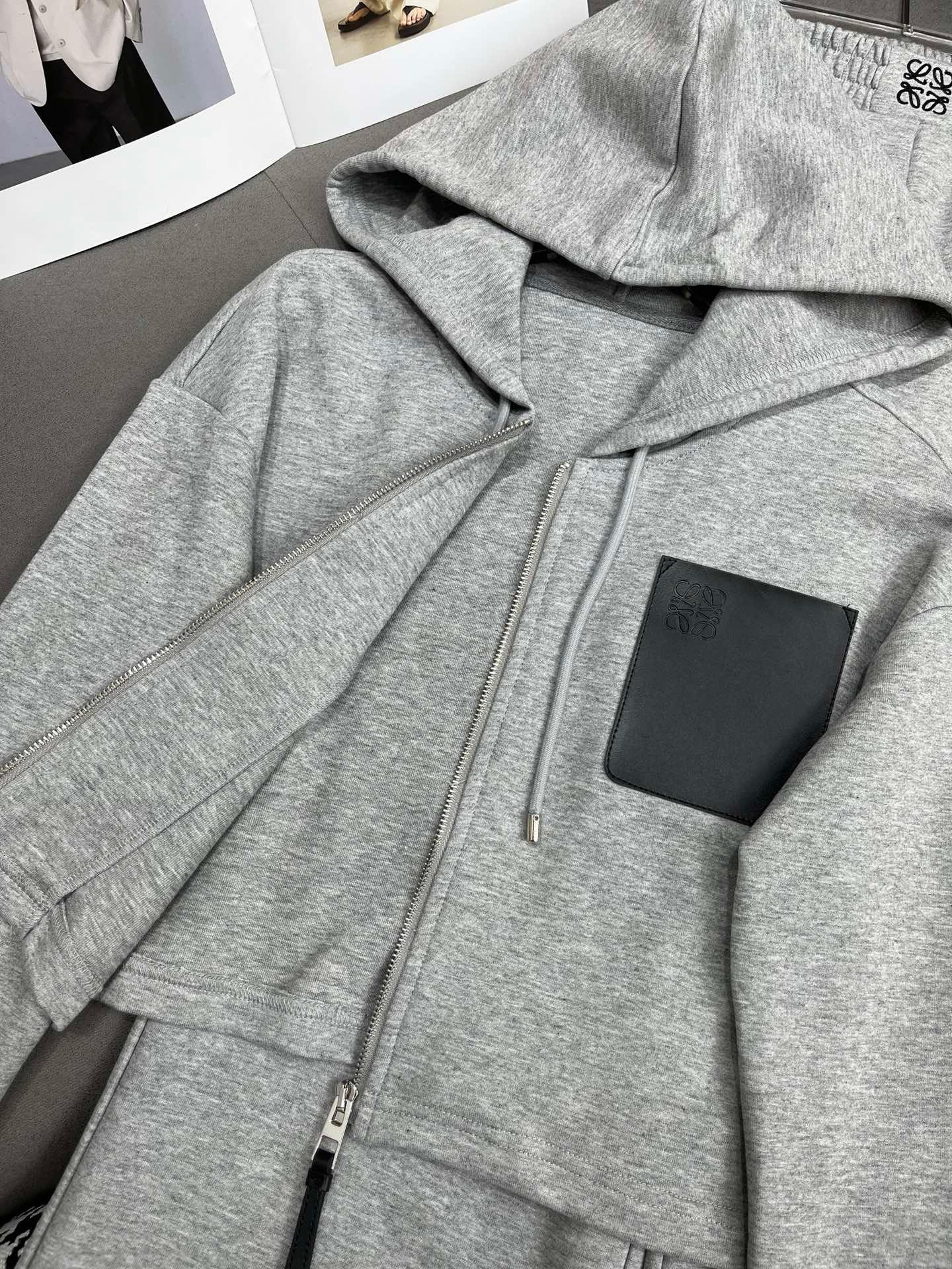 Loewe 24/SS Yeni Sonbahar ve Kış Kapüşonlu Ceket ve Geniş Paça Pantalonlu Takım - Glimmer of Luxury