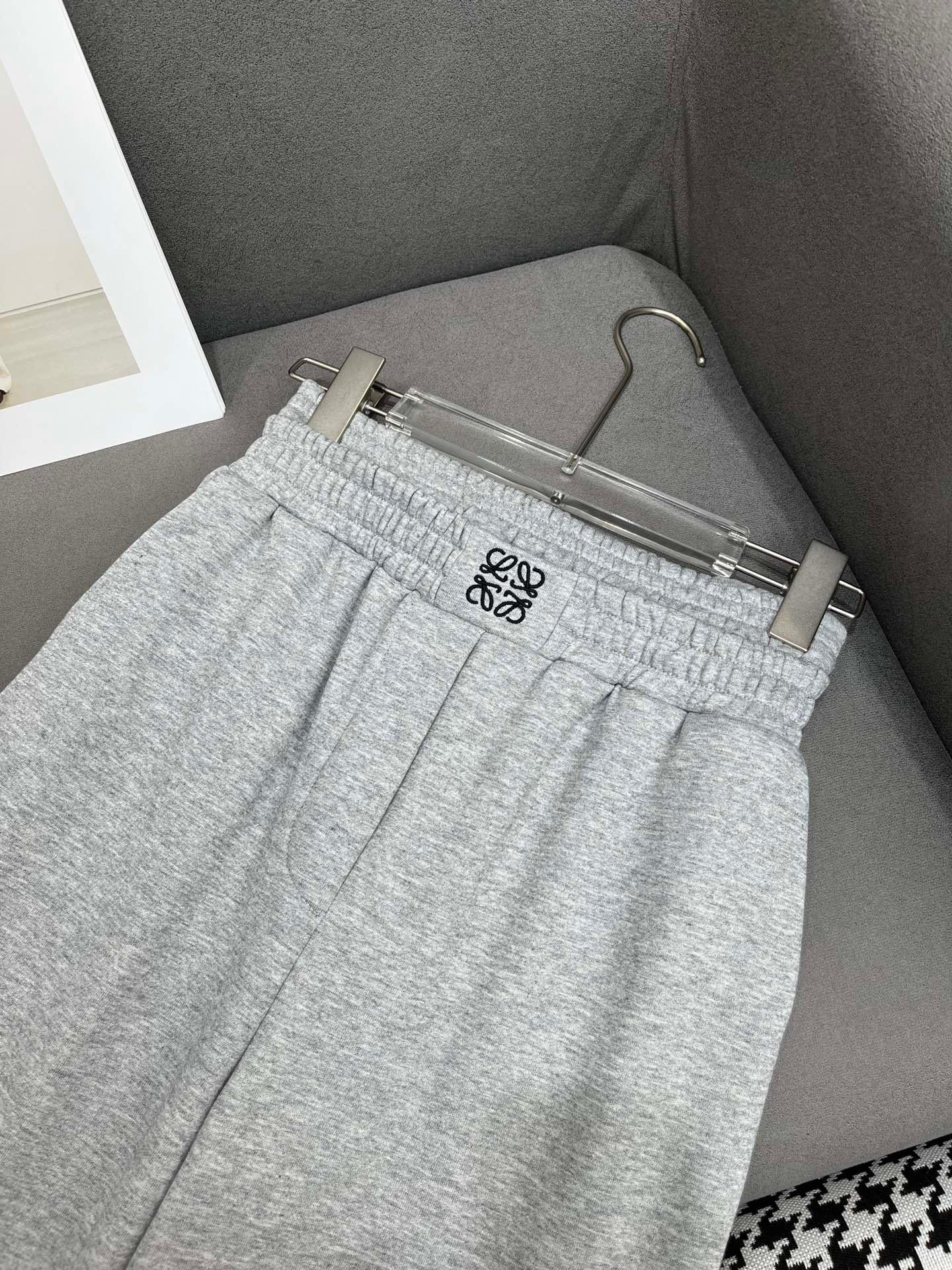 Loewe 24/SS Yeni Sonbahar ve Kış Kapüşonlu Ceket ve Geniş Paça Pantalonlu Takım - Glimmer of Luxury