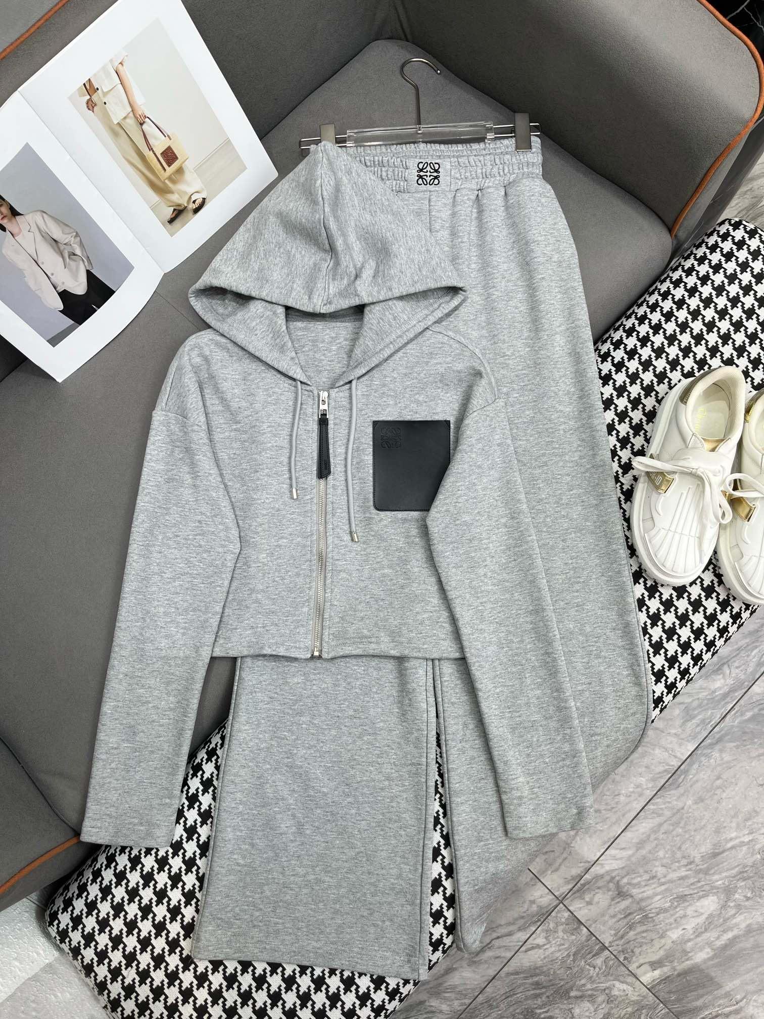 Loewe 24/SS Yeni Sonbahar ve Kış Kapüşonlu Ceket ve Geniş Paça Pantalonlu Takım - Glimmer of Luxury