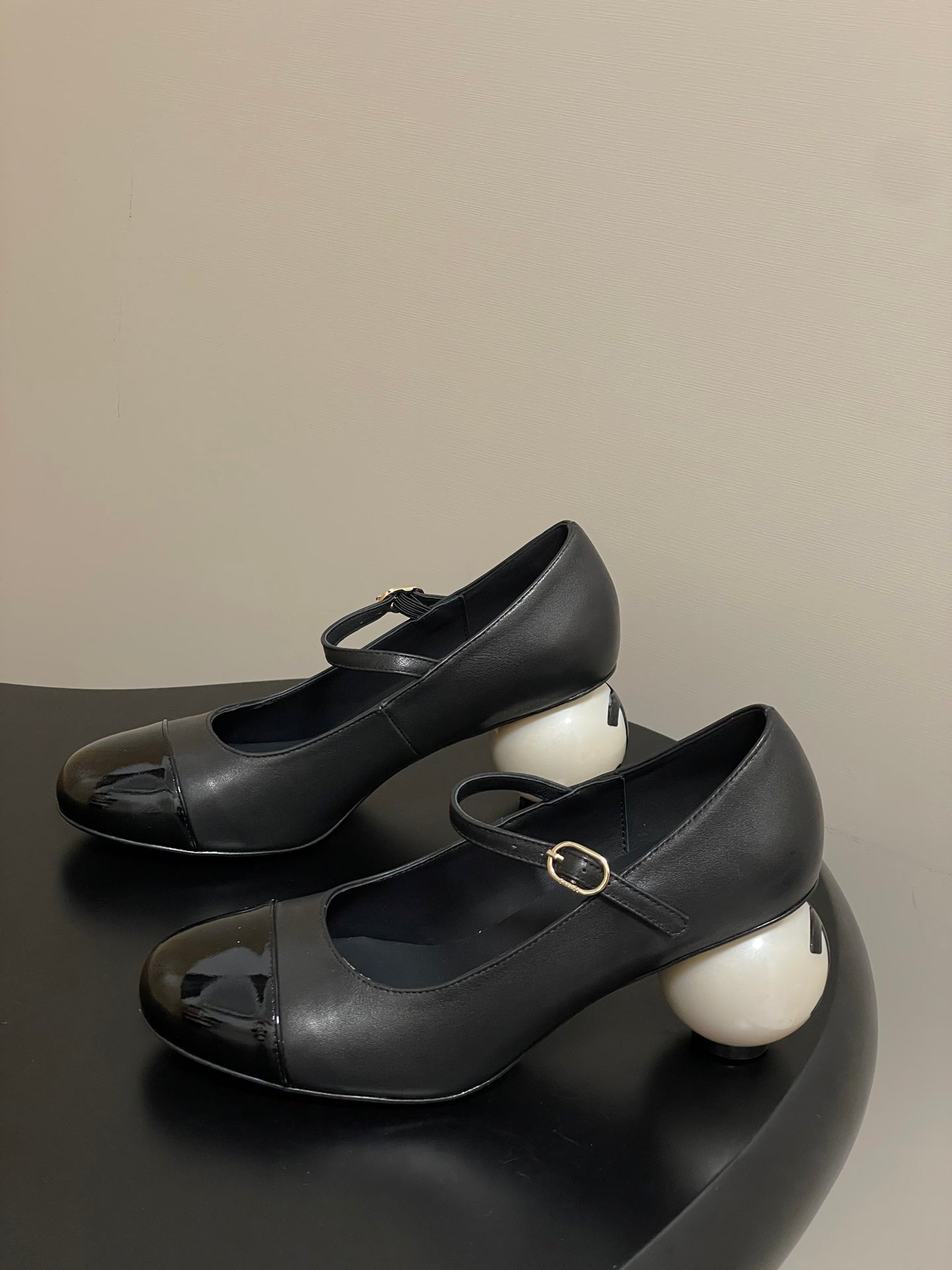 Chanel 2025 FW Büyük İncili Mary Jane Topuklu Ayakkabı