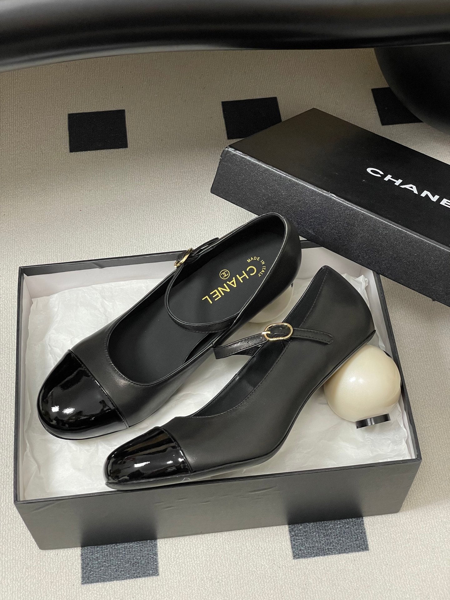 Chanel 2025 FW Büyük İncili Mary Jane Topuklu Ayakkabı