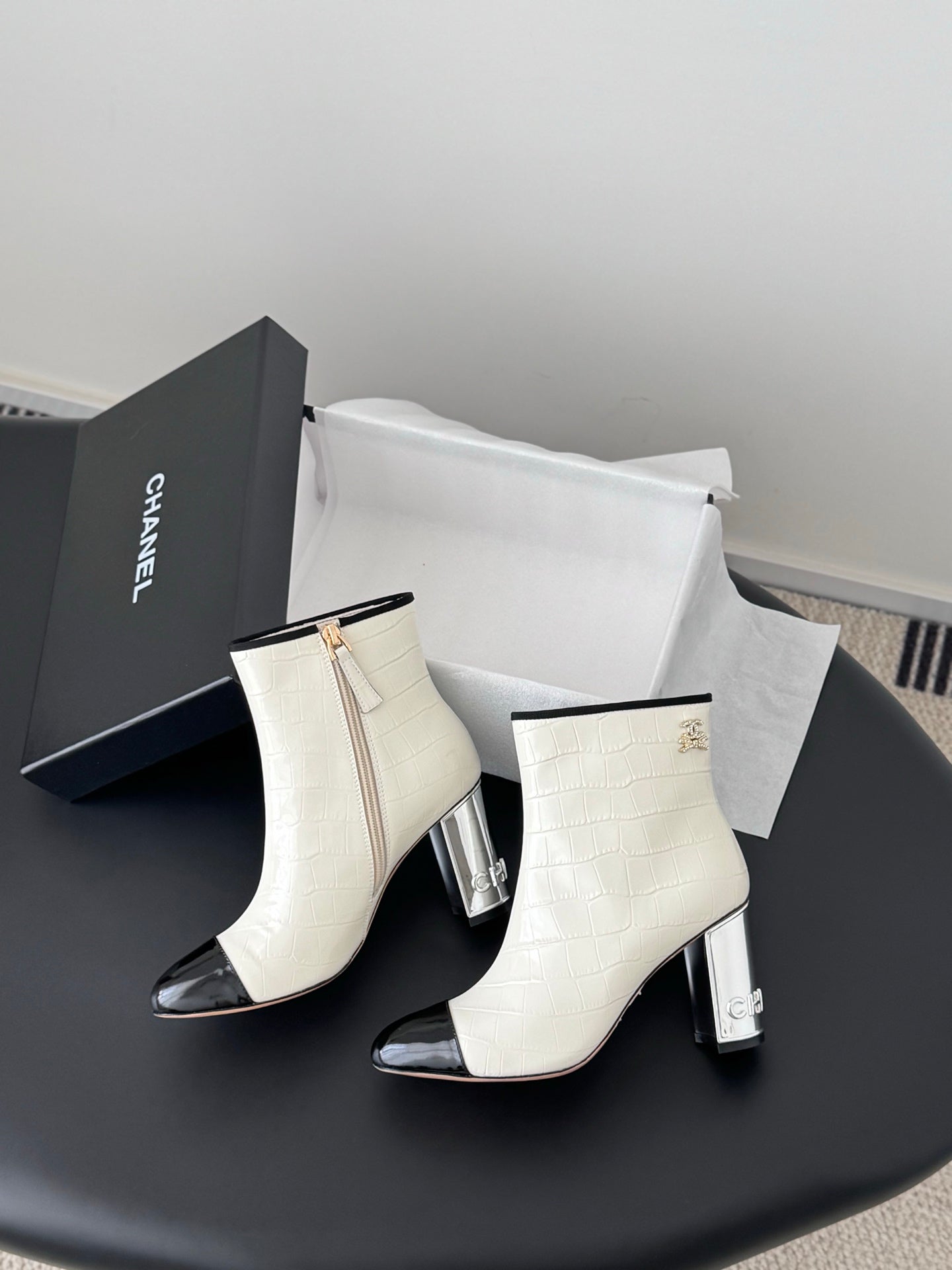 Chanel 26A Métiers d'Art Yarım Bot – Yeni Sezon