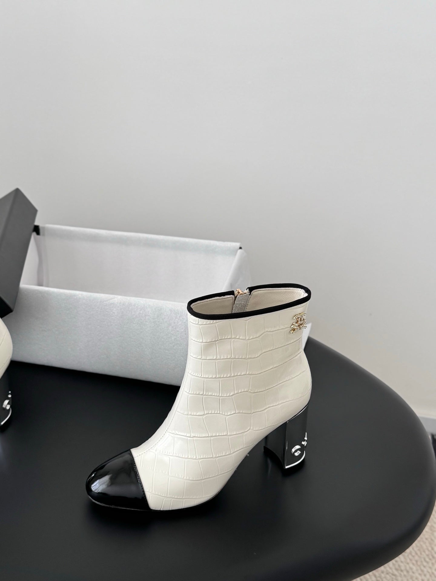 Chanel 26A Métiers d'Art Yarım Bot – Yeni Sezon