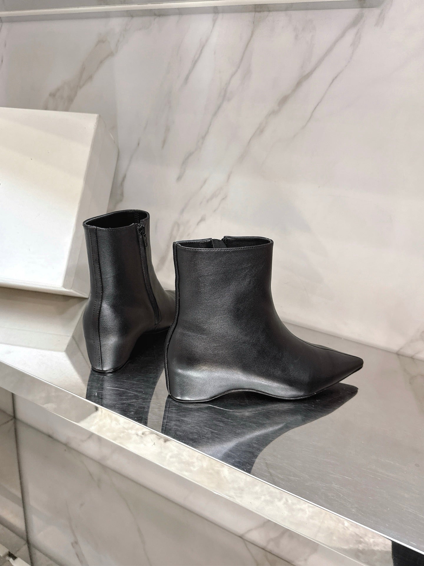 Khaite 2025 Tanrıça بوت