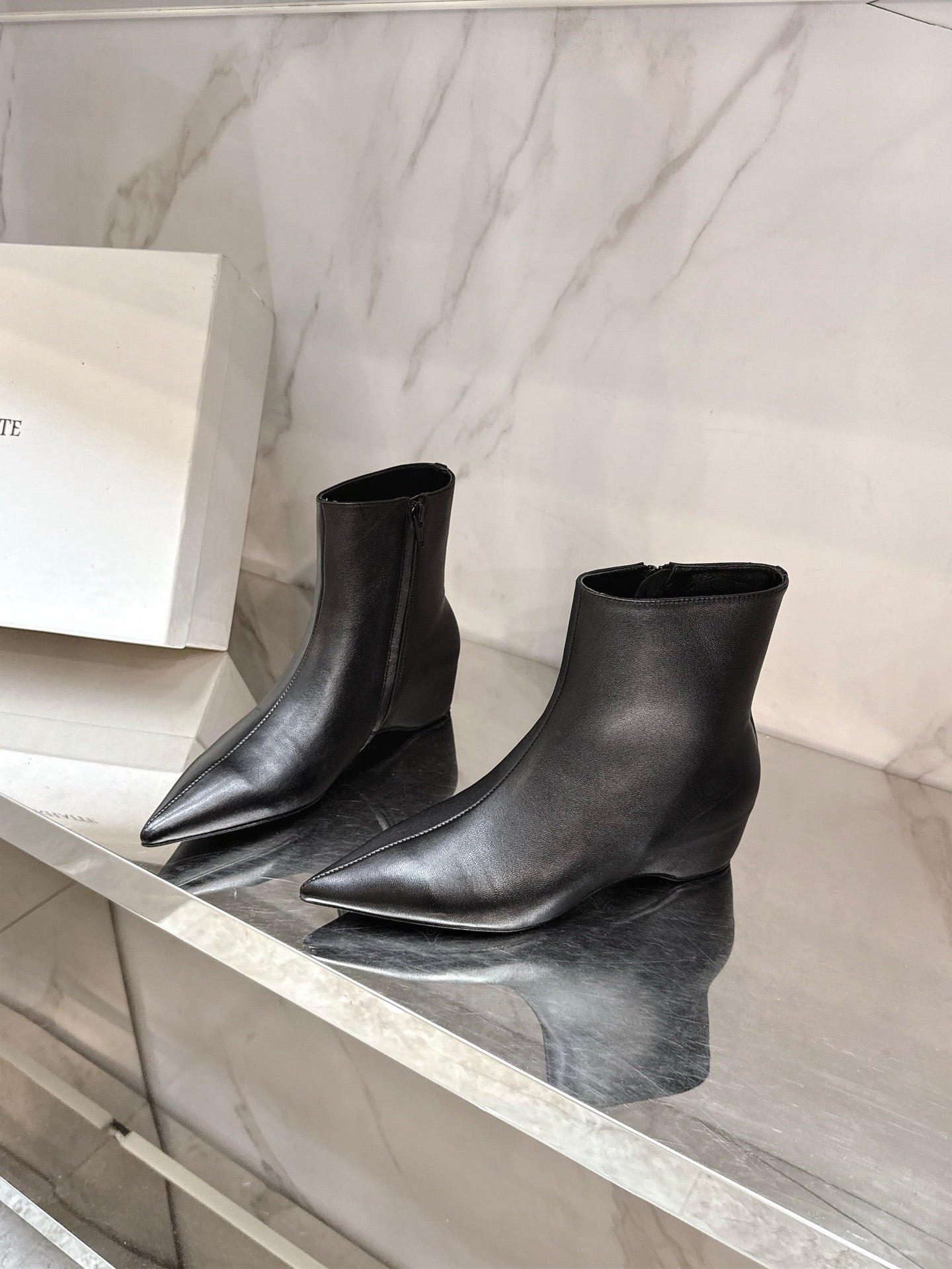 Khaite 2025 Tanrıça Çizme