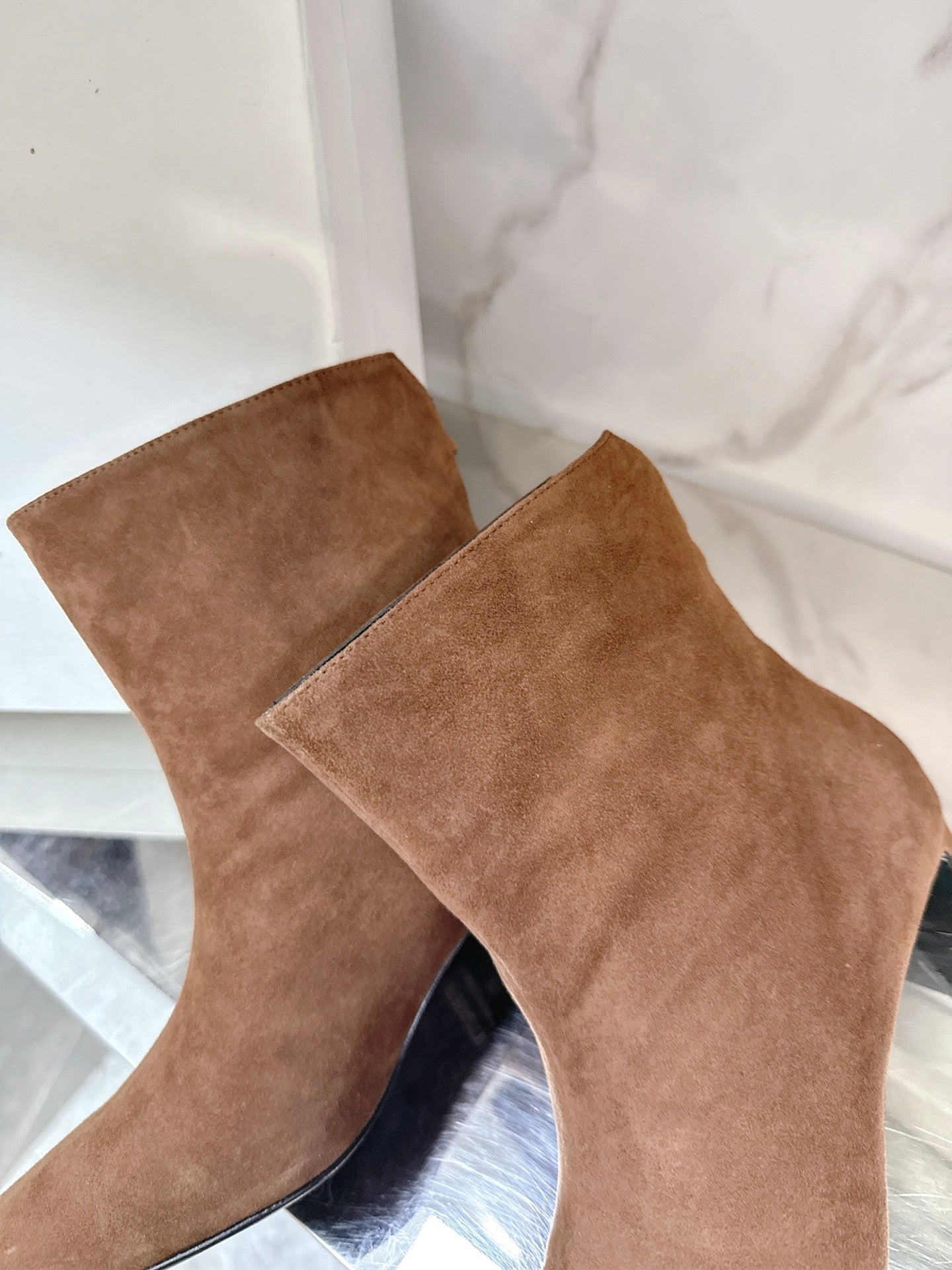 Khaite 2025 حذاء بوت سويدي بكعب رفيع