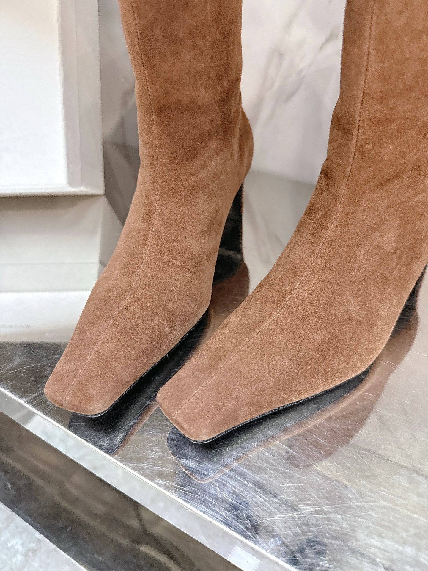 Khaite 2025 İnce Topuklu Süet Bot