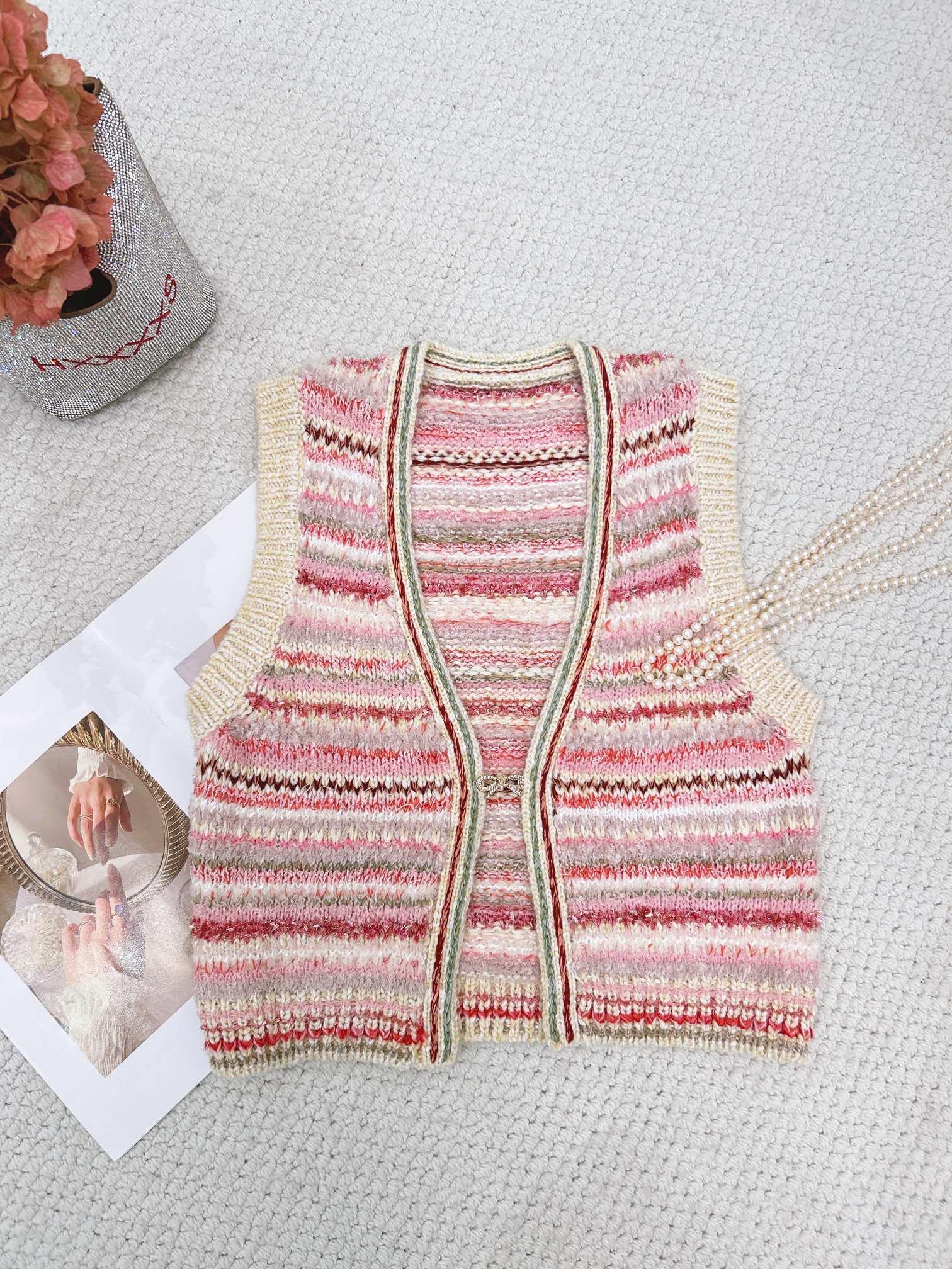 Chanel 2024 Renkli İplikli Çizgili Örgü Yelek - Glimmer of Luxury