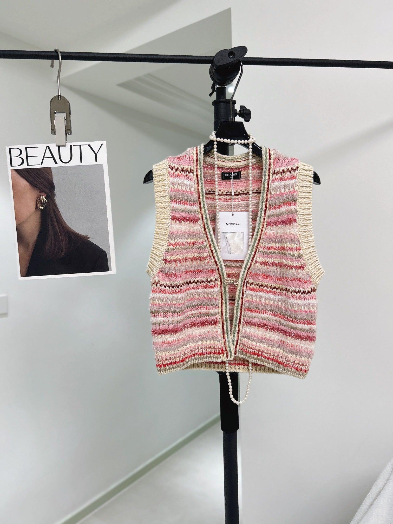 Chanel 2024 Renkli İplikli Çizgili Örgü Yelek - Glimmer of Luxury