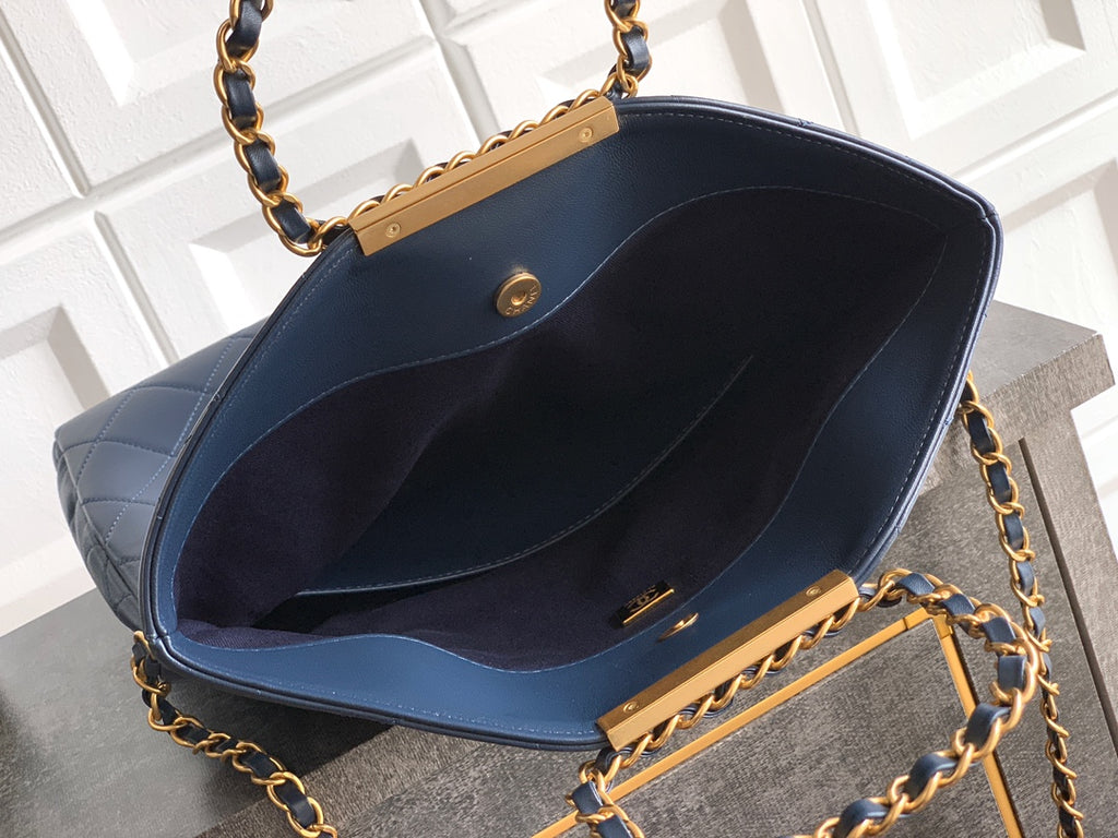 Chanel Heybe Klasik Kapaklı Çanta