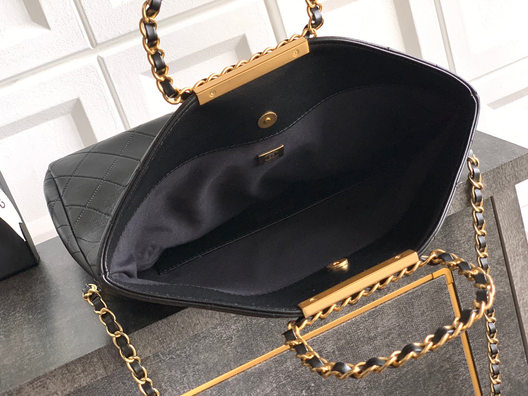 Chanel Heybe Klasik Kapaklı Çanta