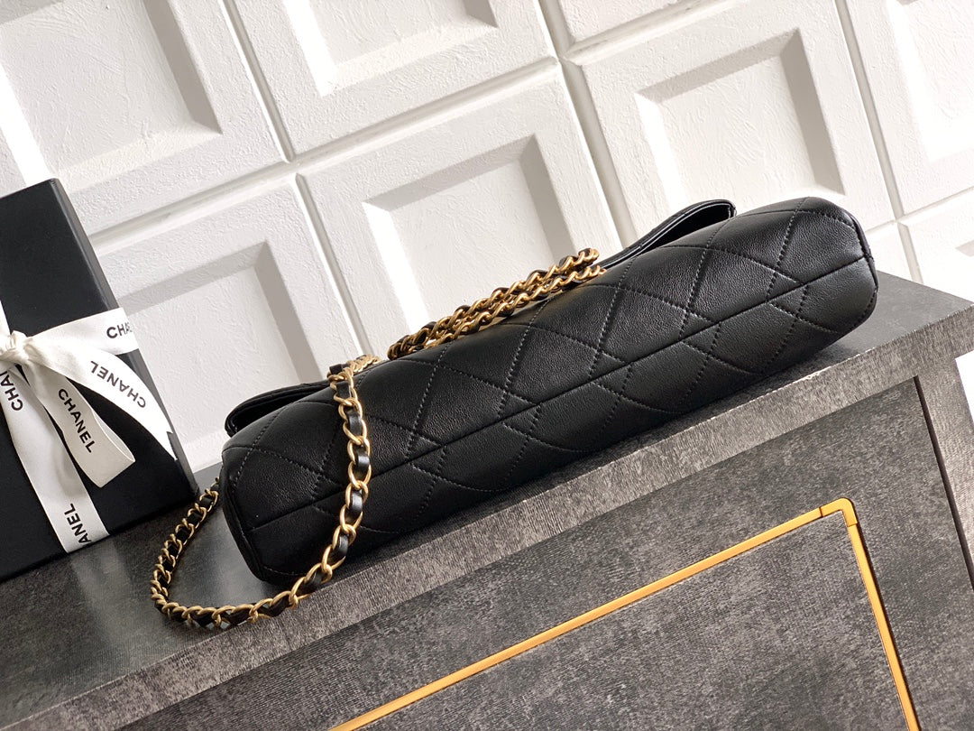 Chanel Heybe Klasik Kapaklı Çanta