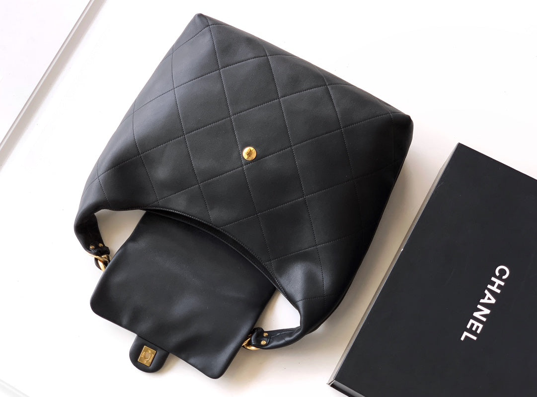 Chanel 25K Hippi Hobo Maxi Çanta – Parlak Dana Deri